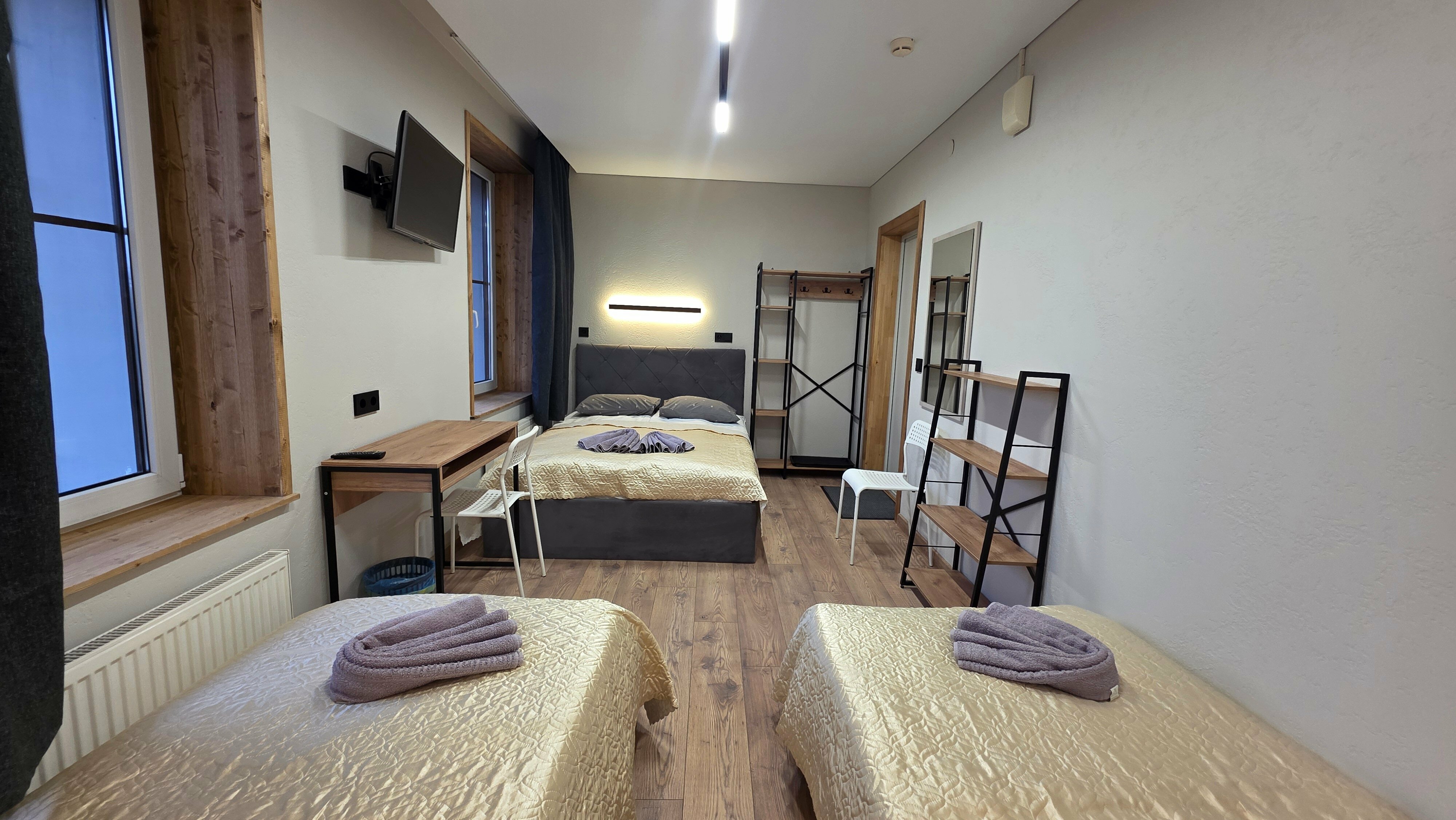 Семейный номер с общей ванной комнатой