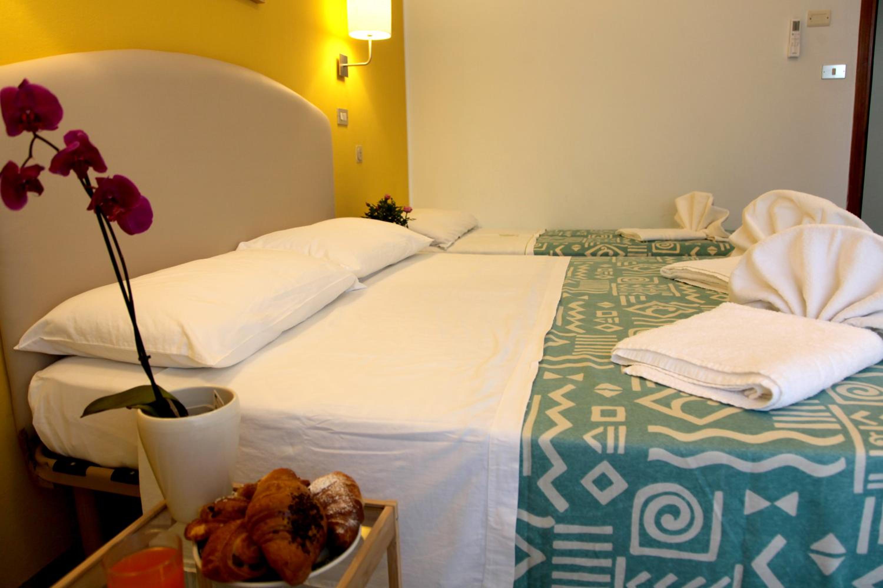 Quadruple Room with Private Bathroom