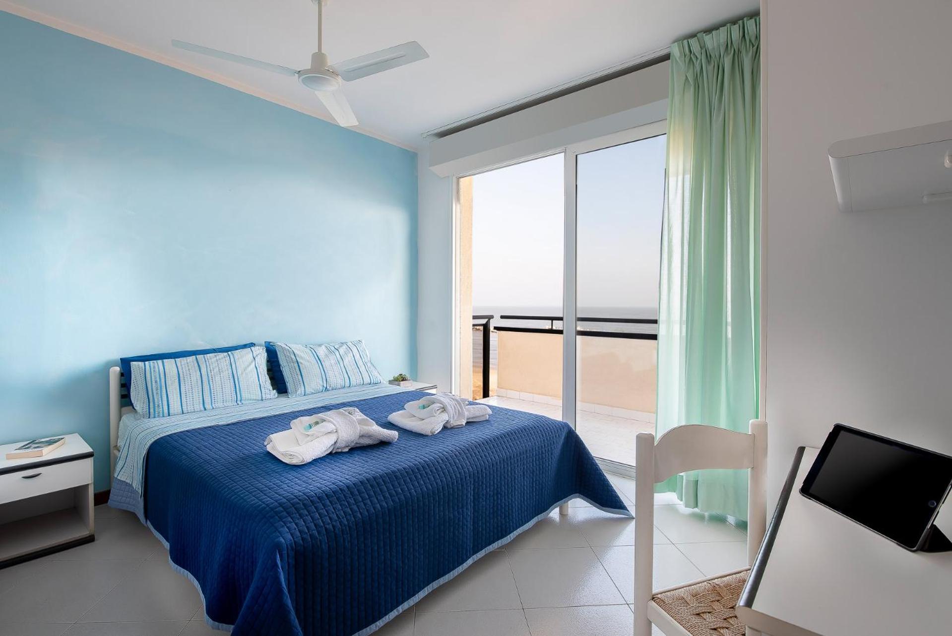 One-Bedroom Apartment Front Sea View  