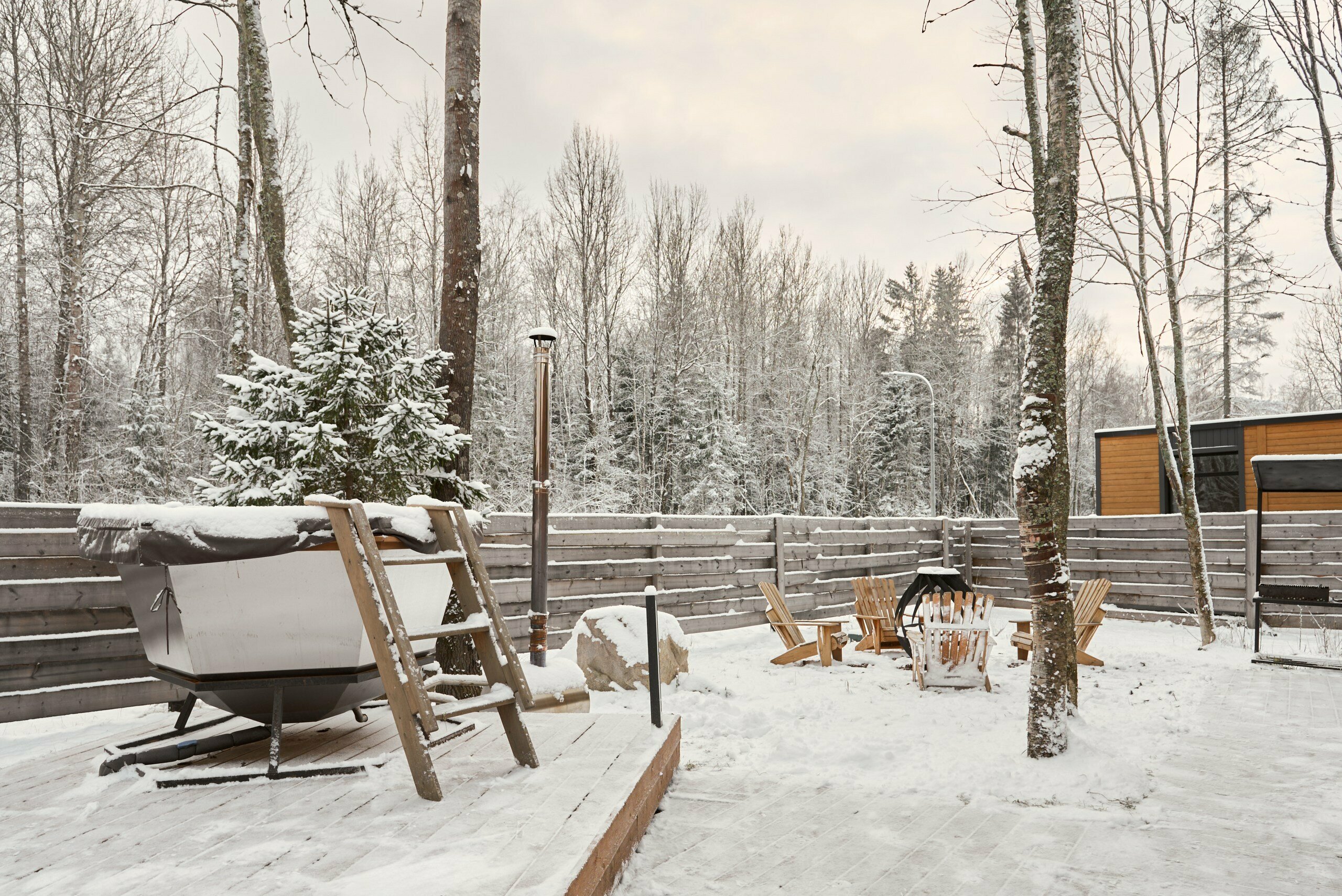 Коттедж с одной спальней и чаном (растопка чана не включена в стоимость)