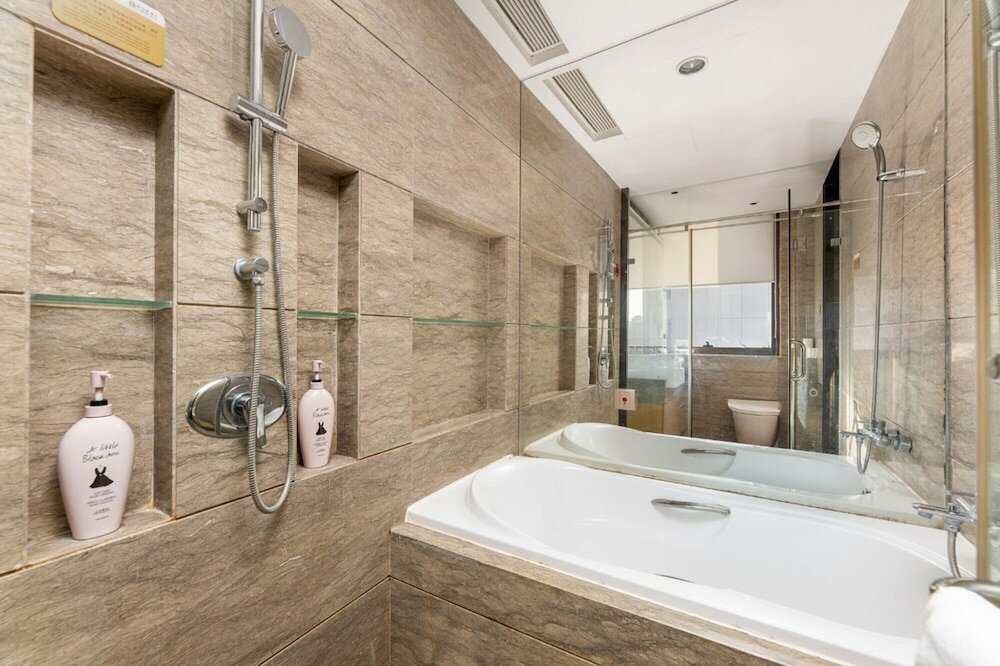 Luxury Suite