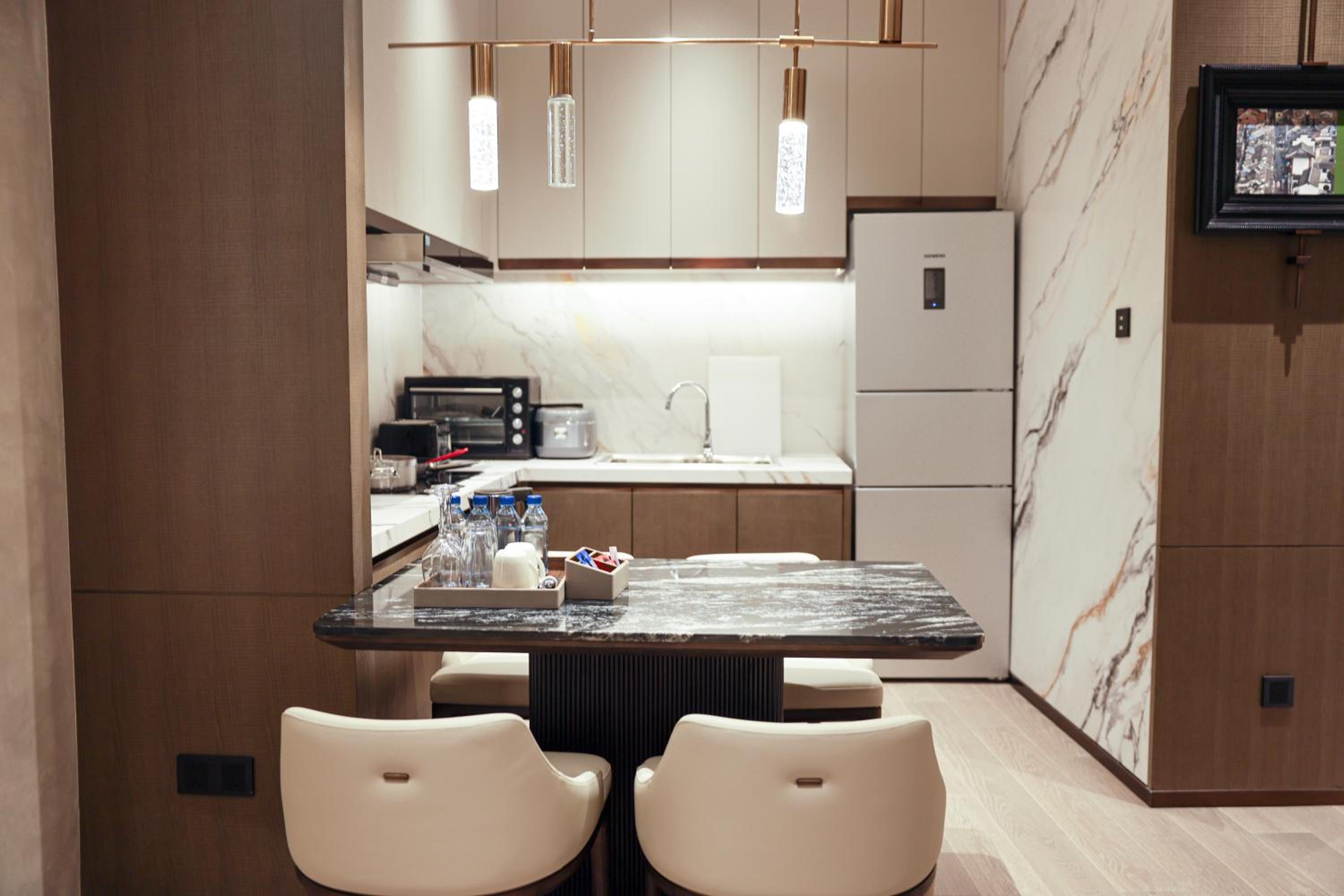 One-Bedroom King Suite