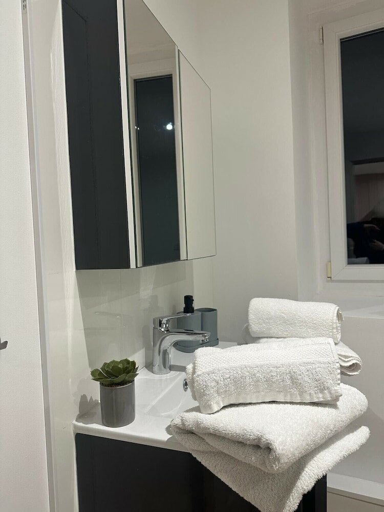 Deluxe Studio Suite, City View