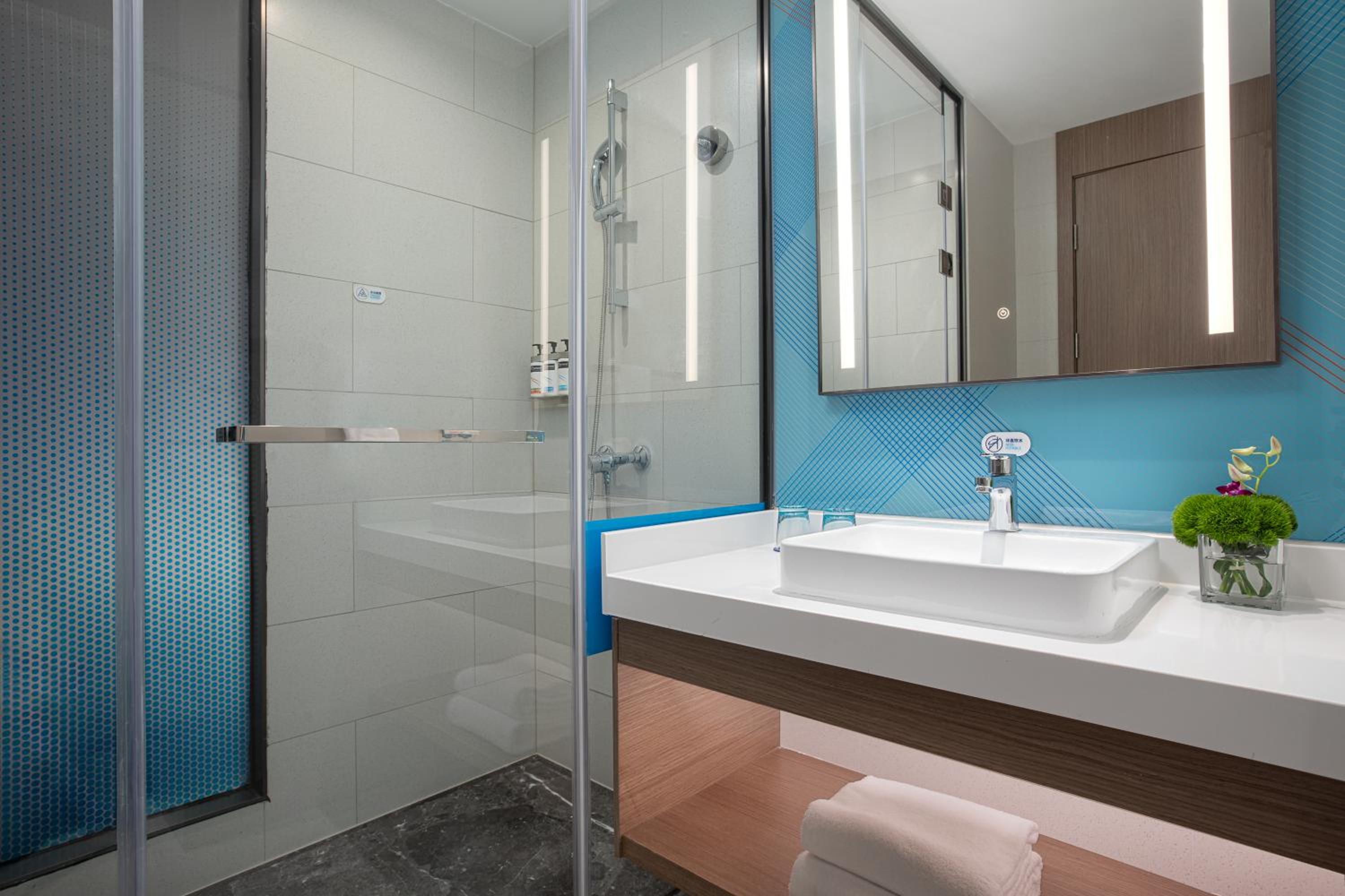 Queen Room - Accessible