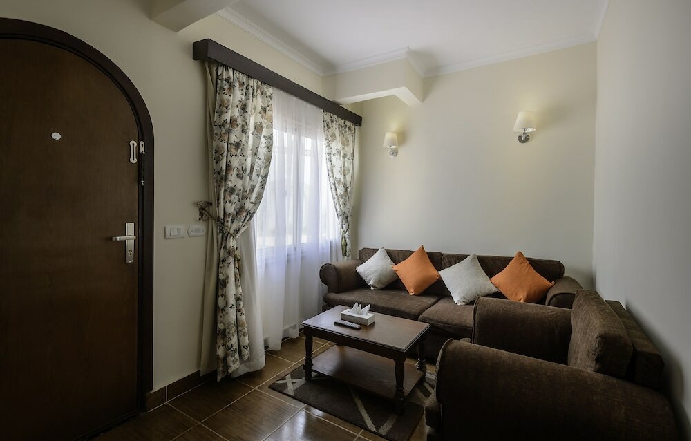 Superior Room, 1 Bedroom, Pool View