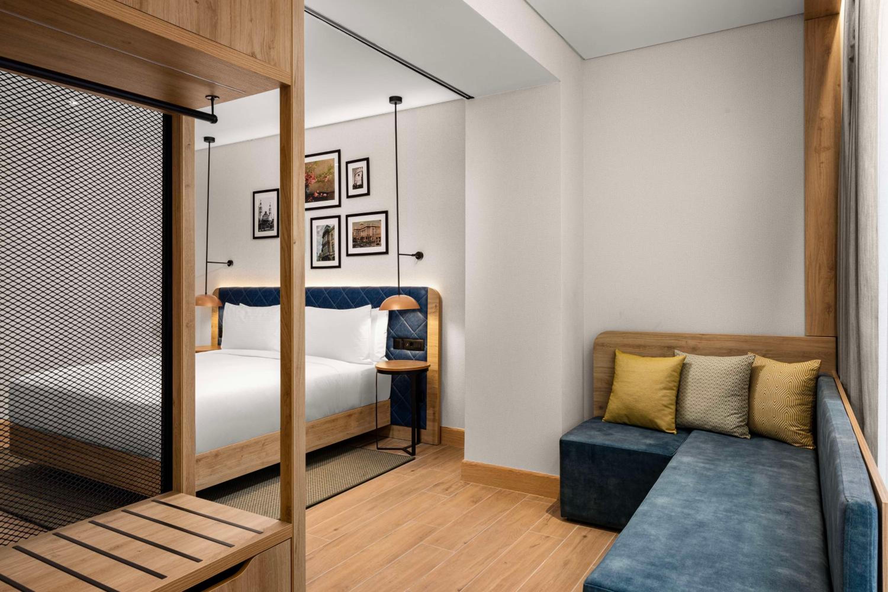 Deluxe King Room with Sofa Bed - City View