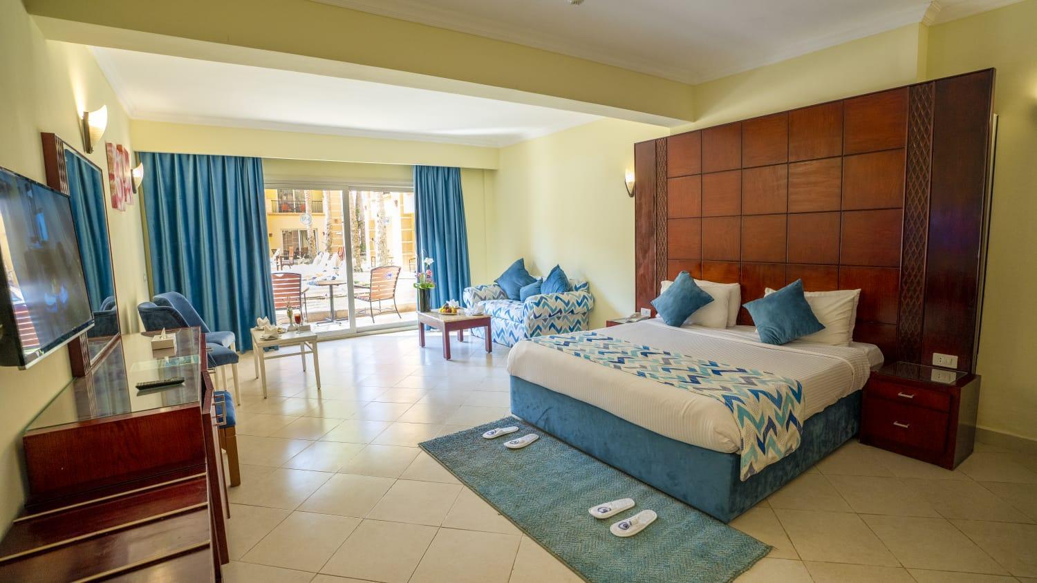 Family Room with Pool View (3 Adults)