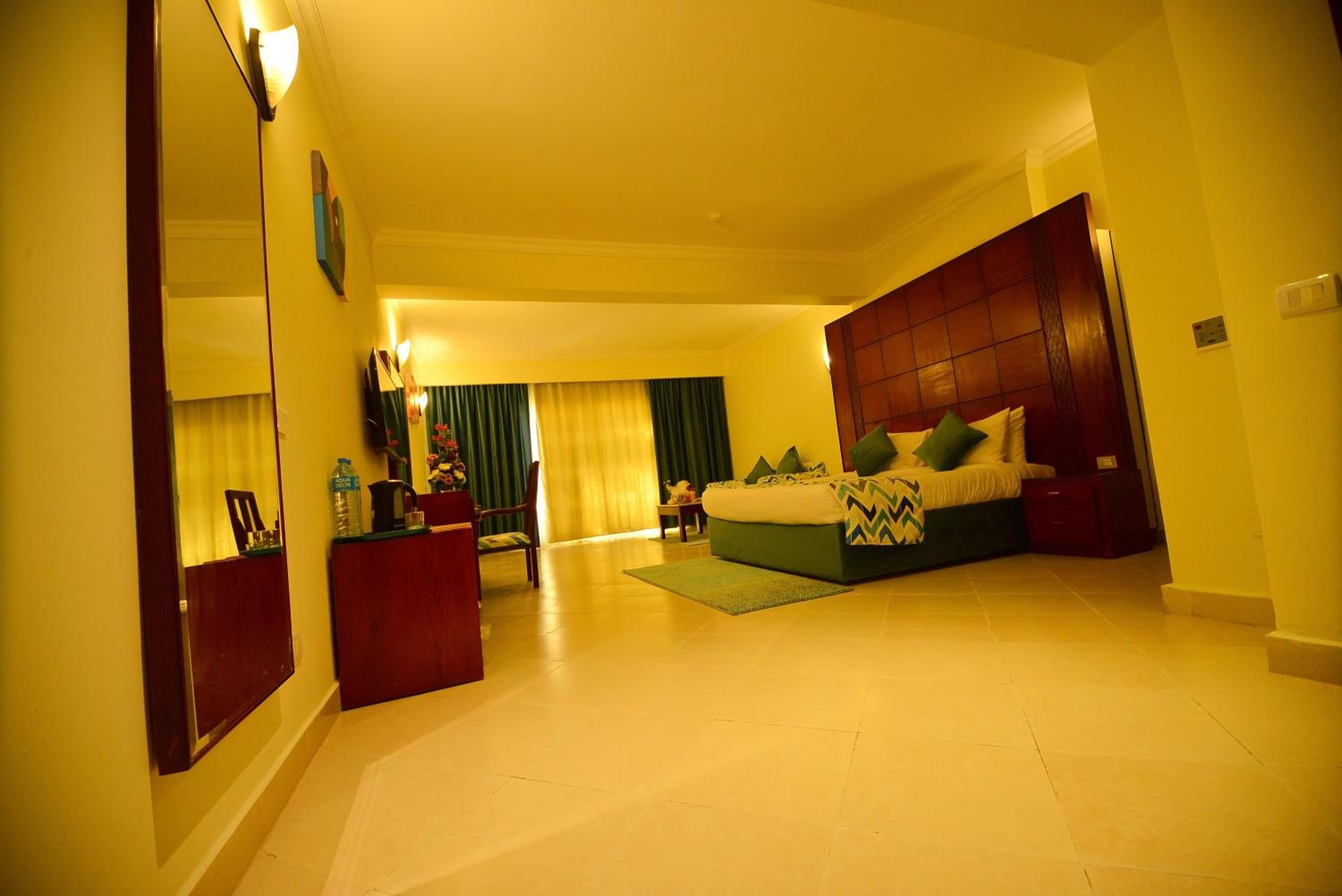 Family Room with Pool View (3 Adults)