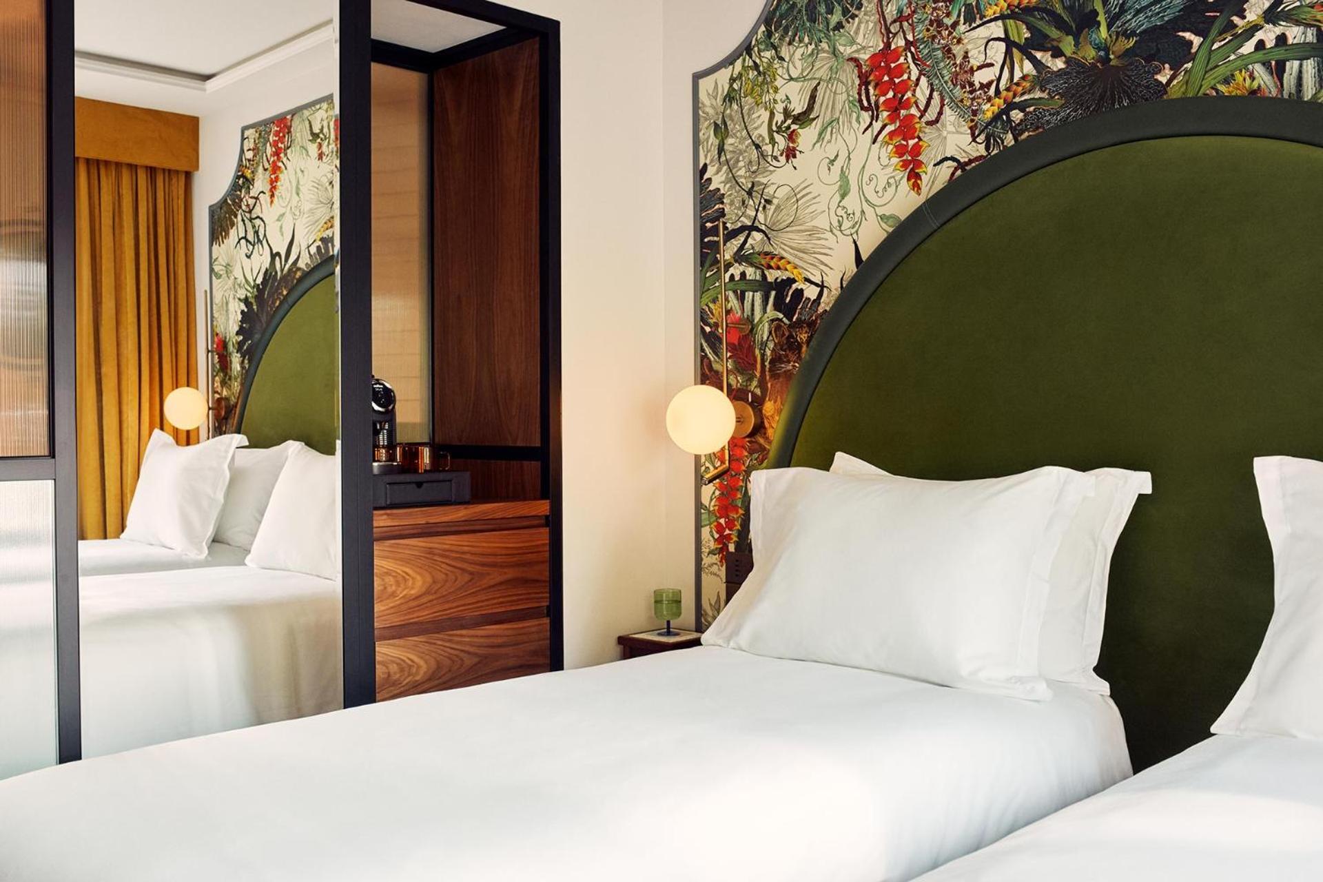 General Admission Twin - City View Side