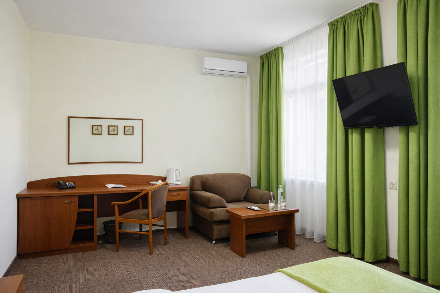 Улучшенный номер с кроватью размера «king-size» или 2 отдельными кроватями