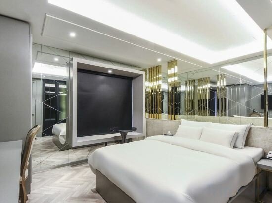 Semi Suite