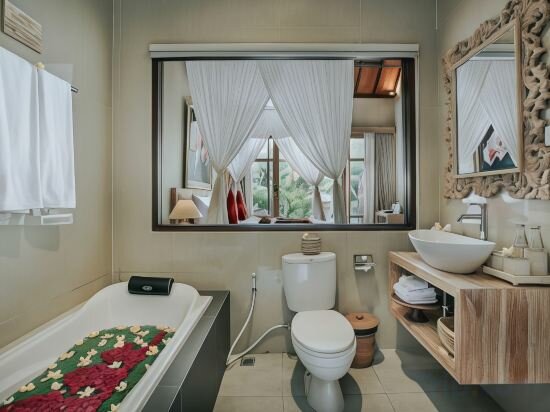 Suite Pool Access