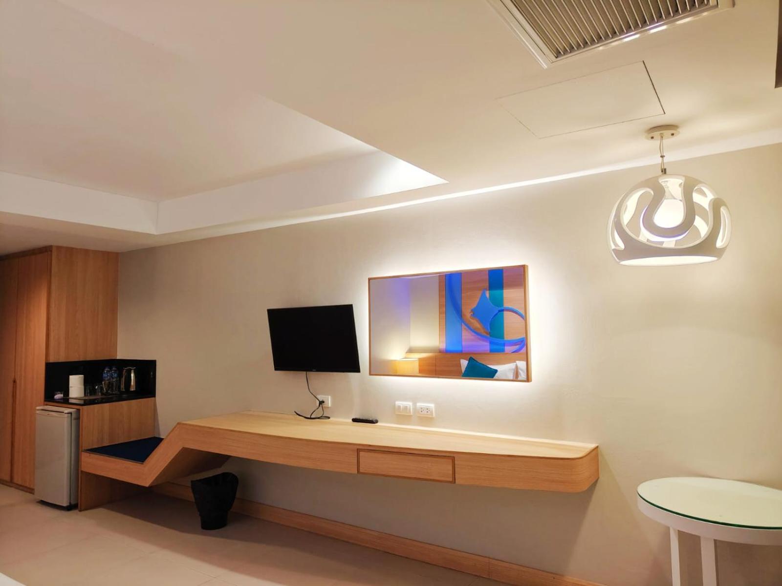 Standard Double Room, No Window