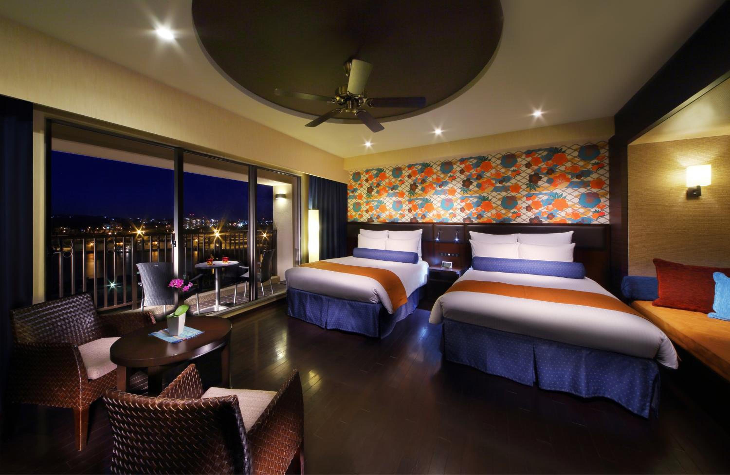 Deluxe Room with View Bath - Non-Smoking