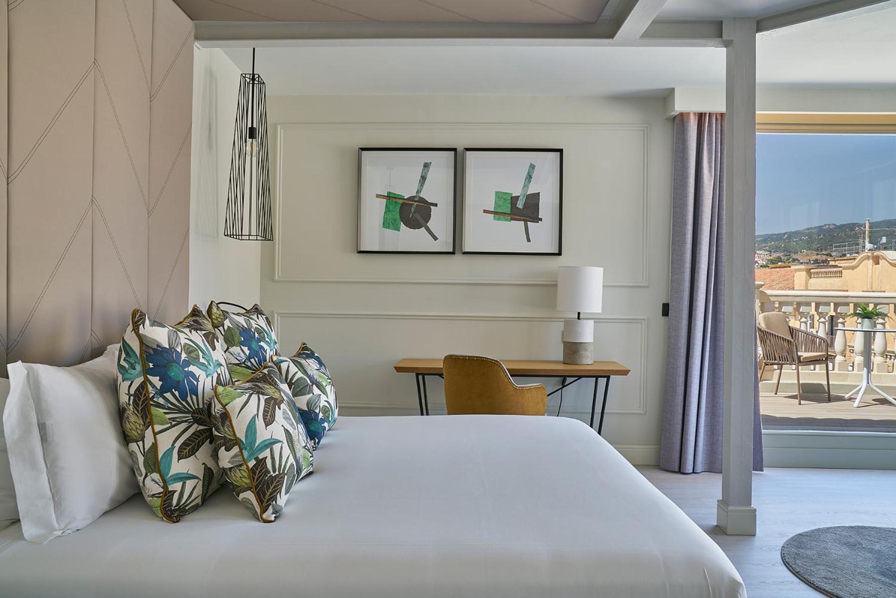 Luxe Essence View Larios