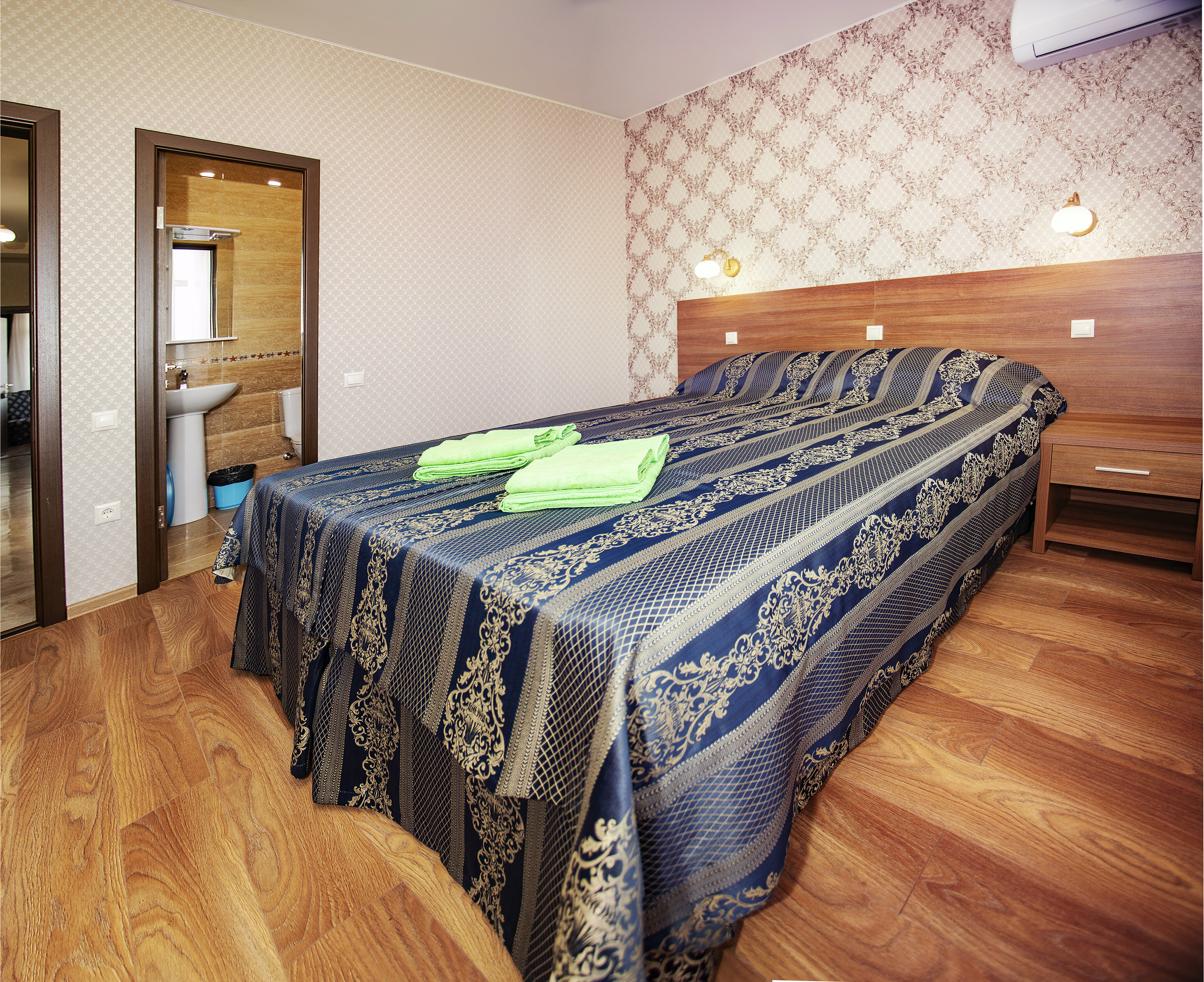 Двухместный номер с двуспальной кроватью