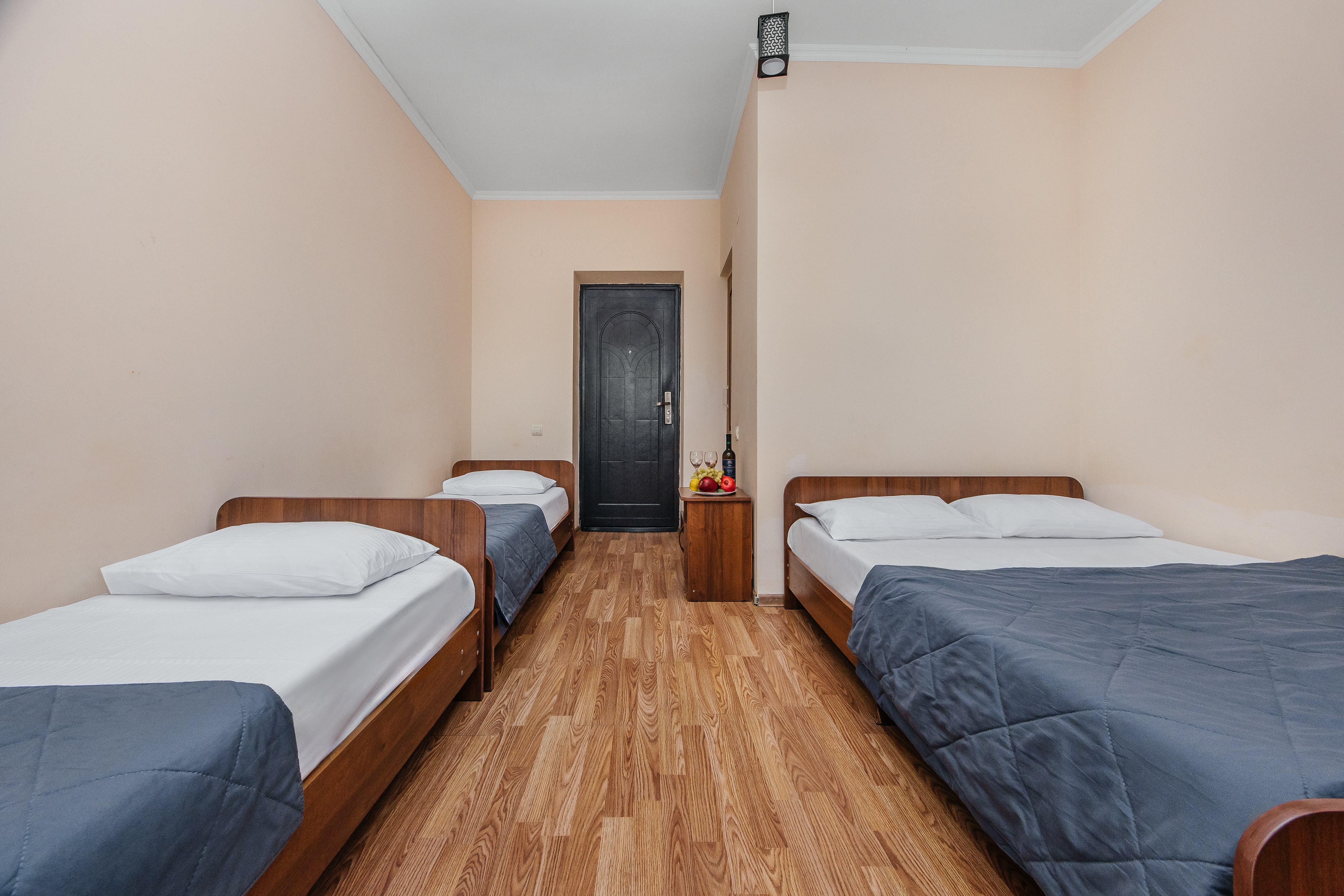 Четырехместный номер с душем