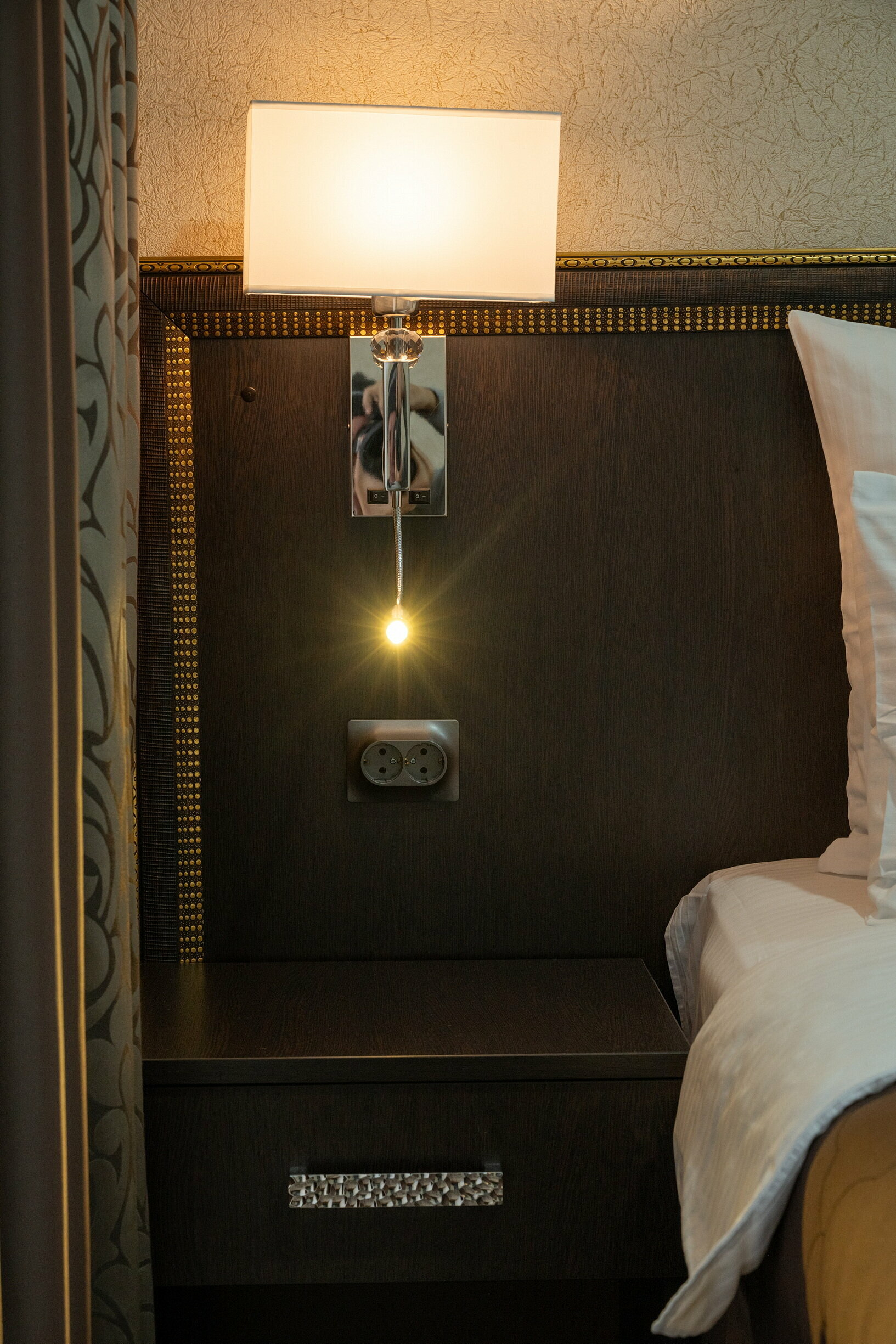 Стандартный двухместный номер с балконом и 2 односпальными кроватями