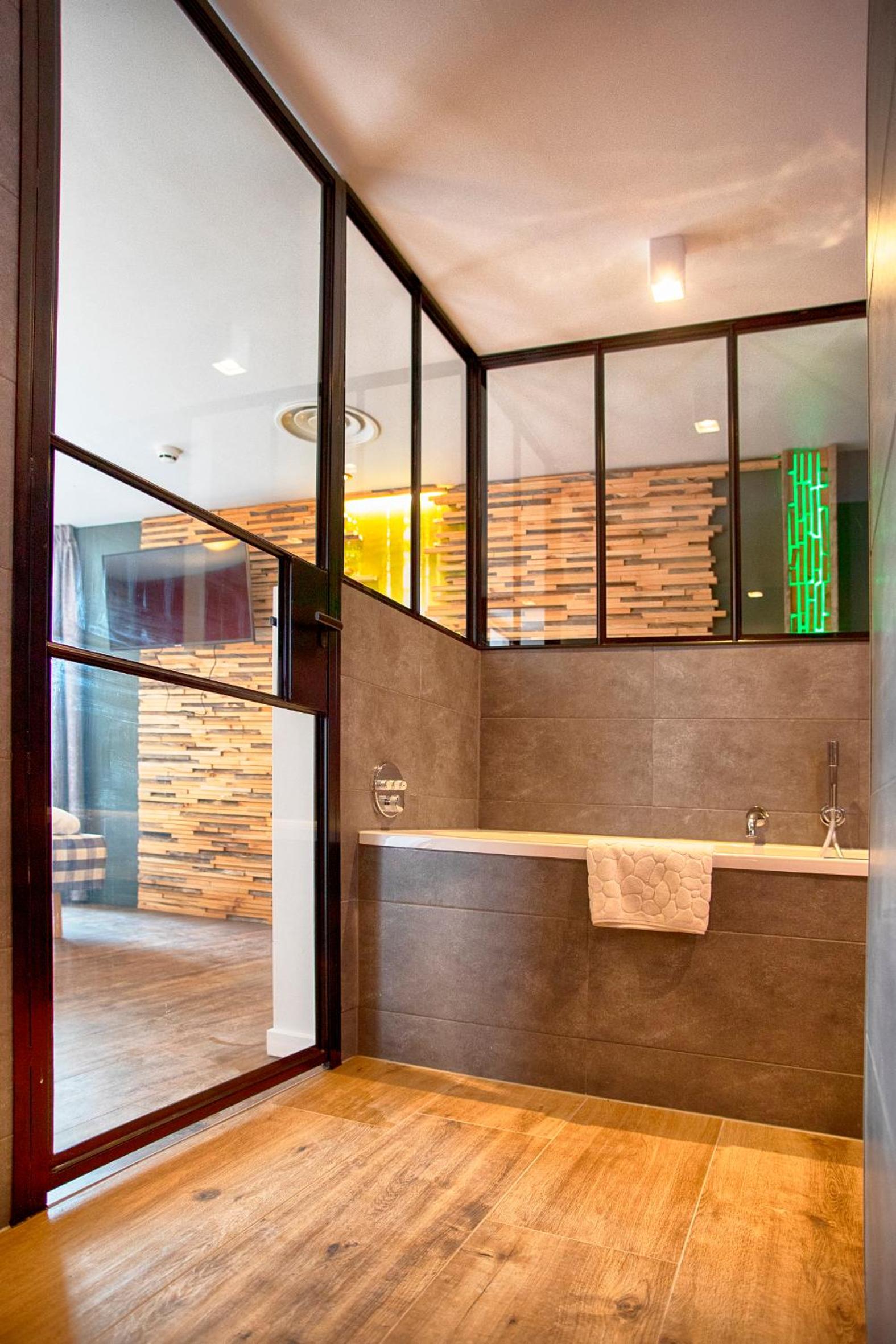 Deluxe room with spa facilities
