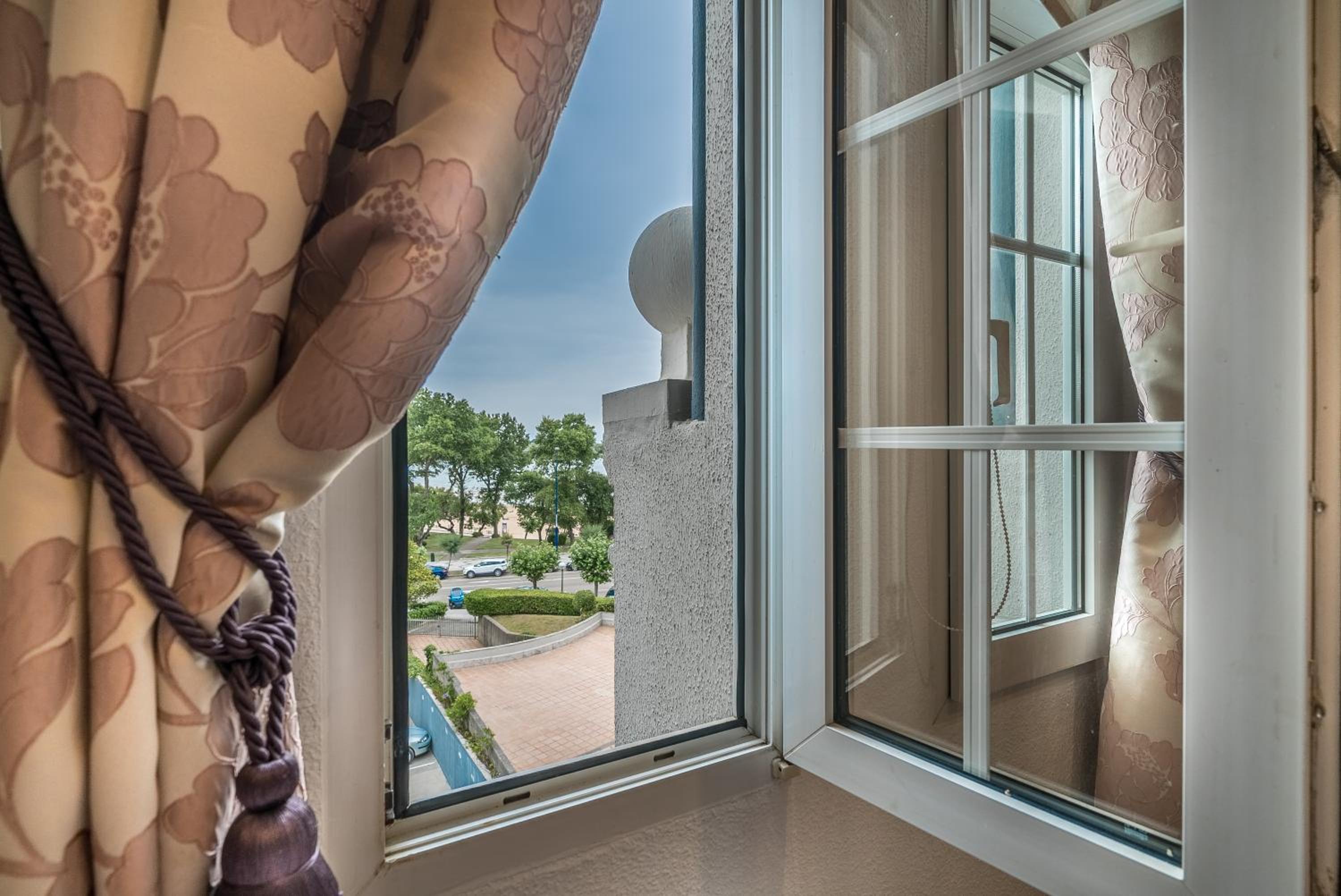 Family Room with Sea View
