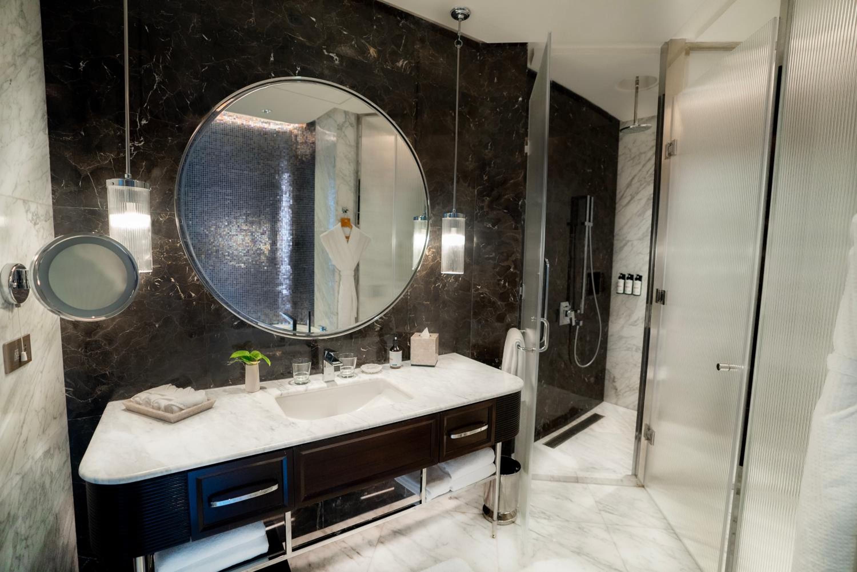 Towers Suite with Waterfront View, Private Balcony & Luxury Hours