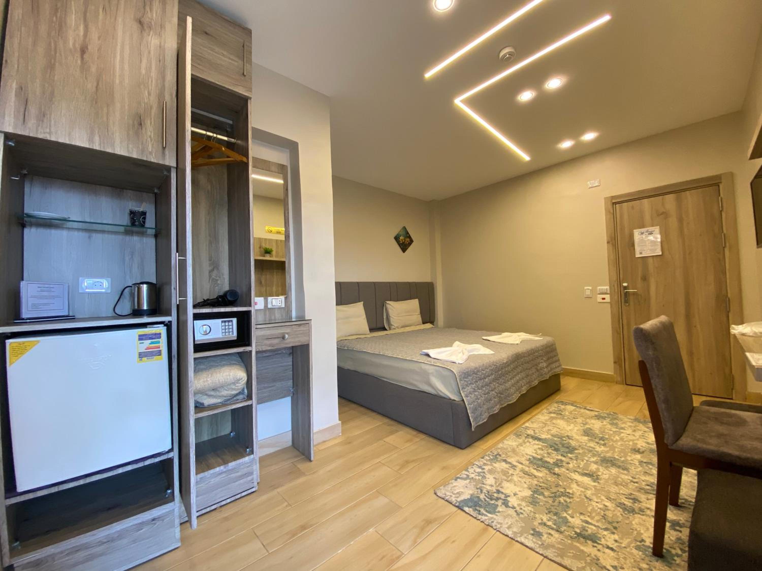 Deluxe King Room with Terrace