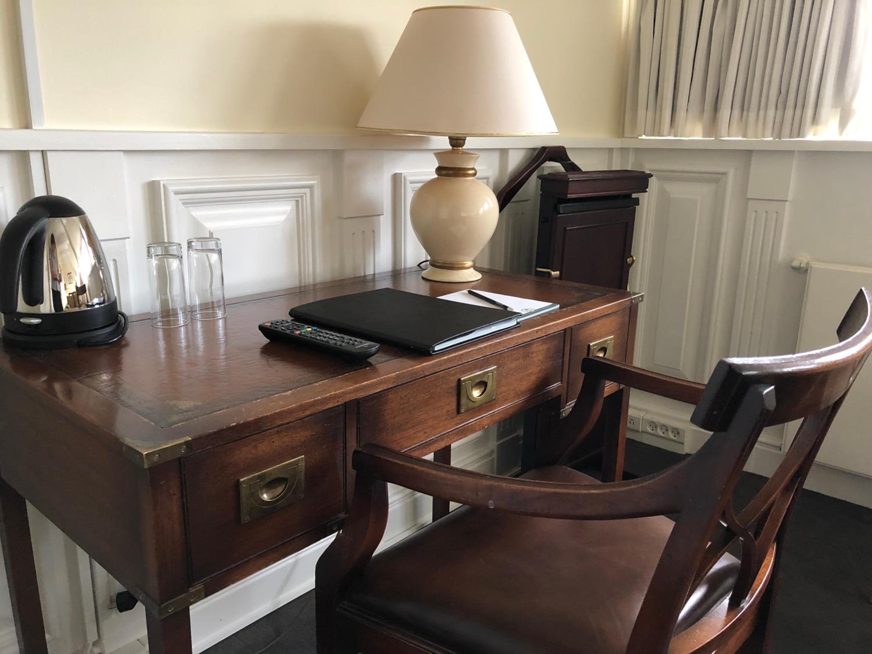 Family Junior Suite (2 Adults + 1 Children)