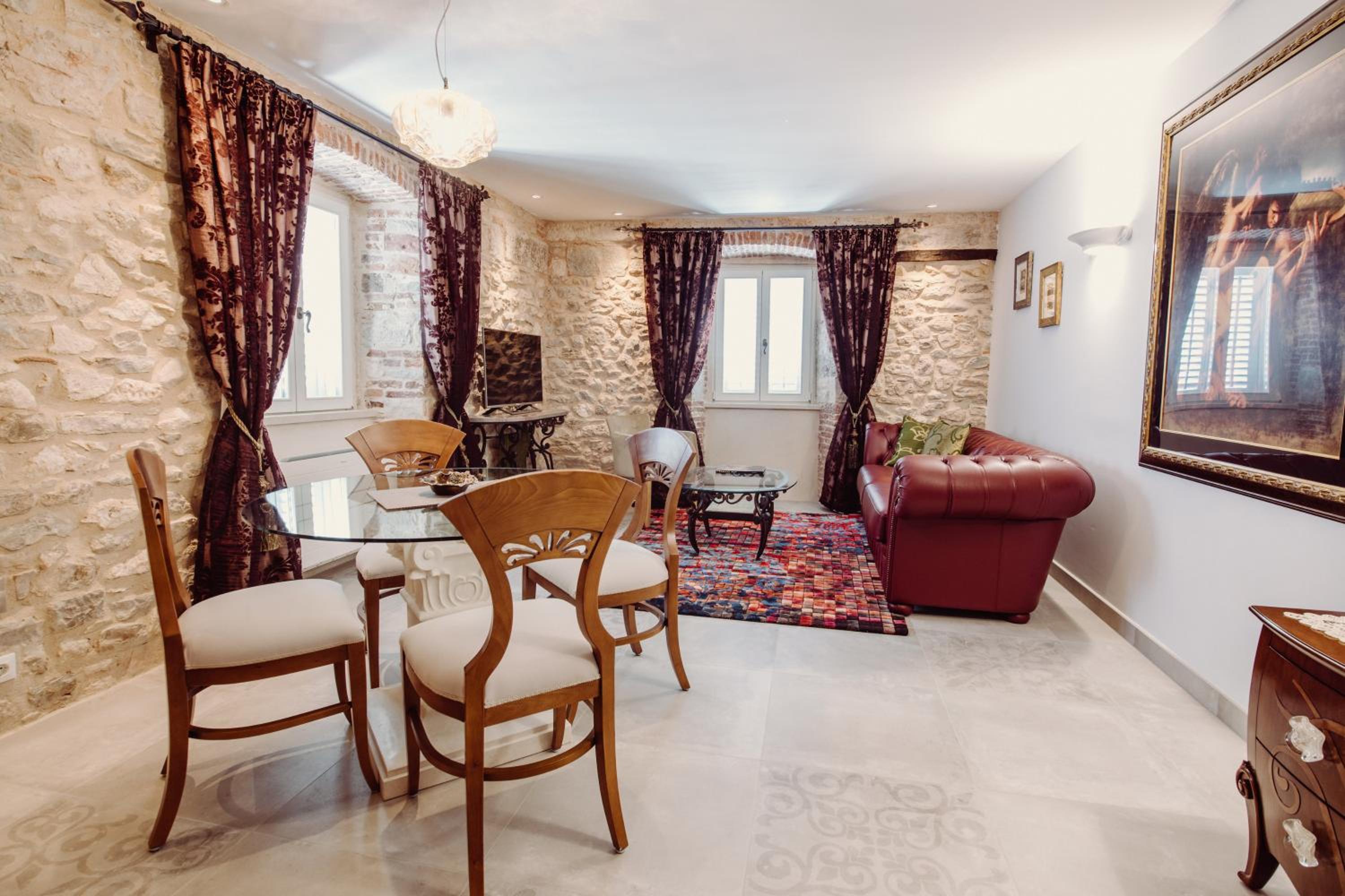 Luxury Two- Bedroom Apartment