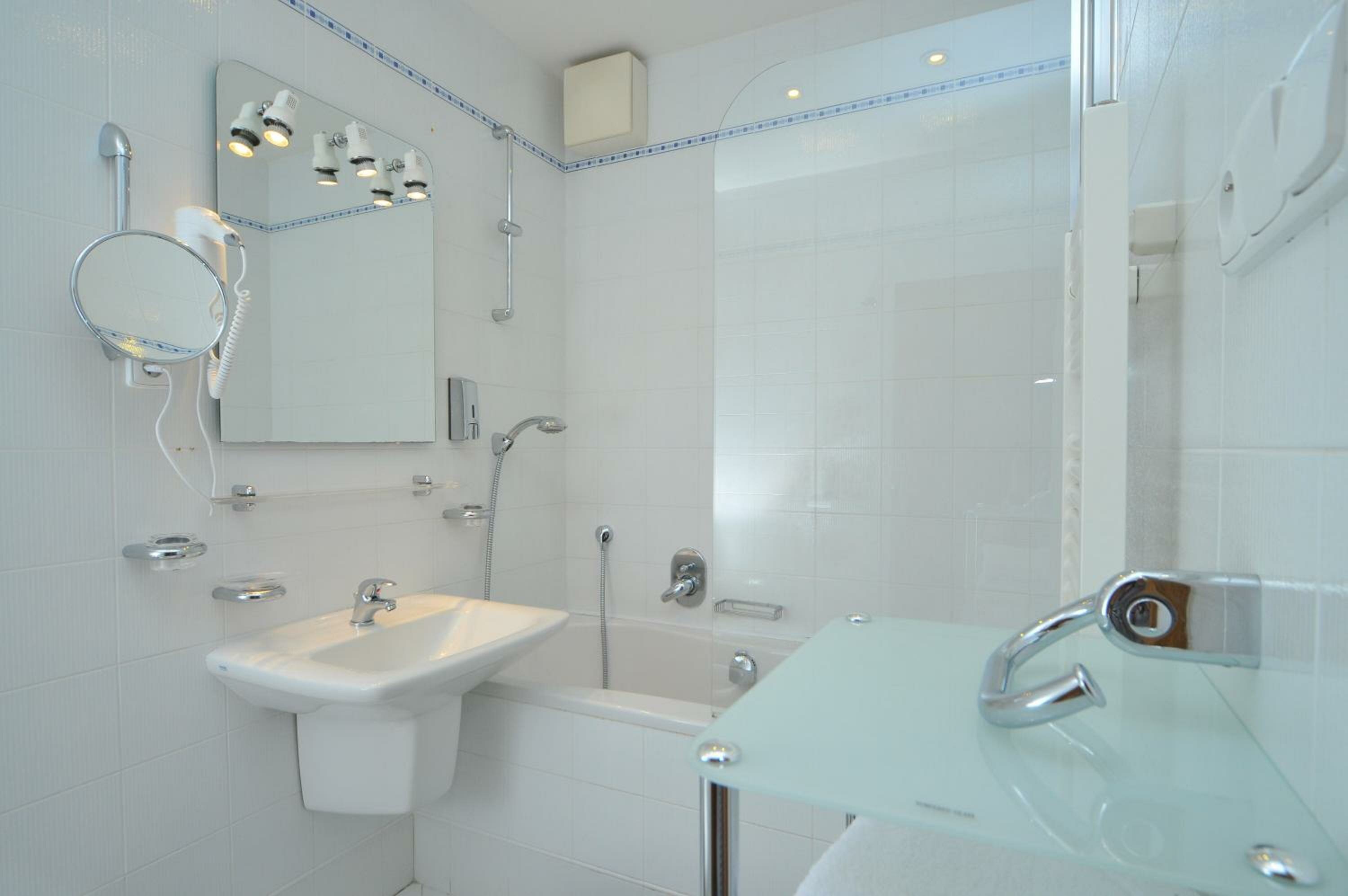 Two Room Apartment (4 adults)