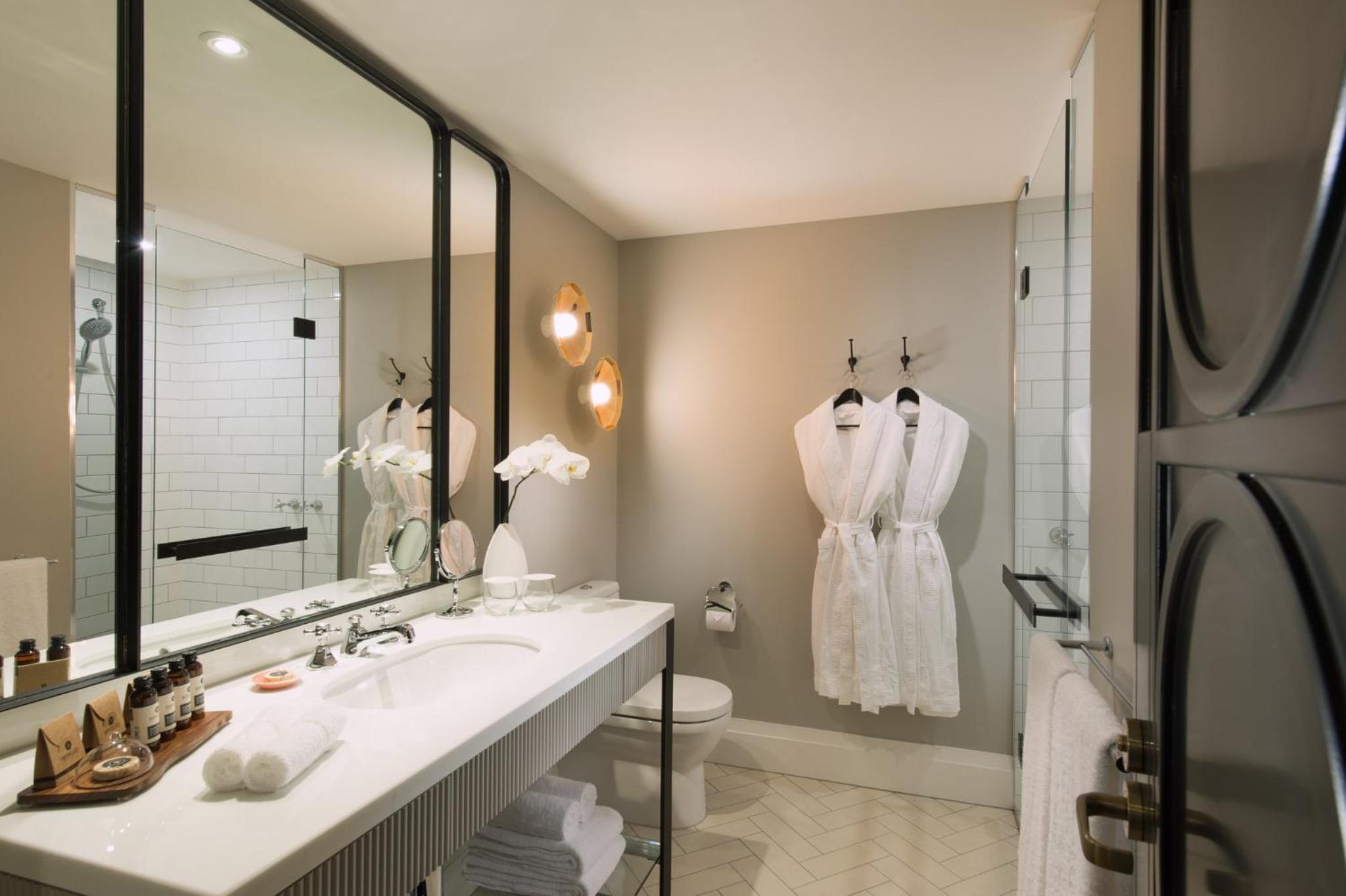 Essential King Room