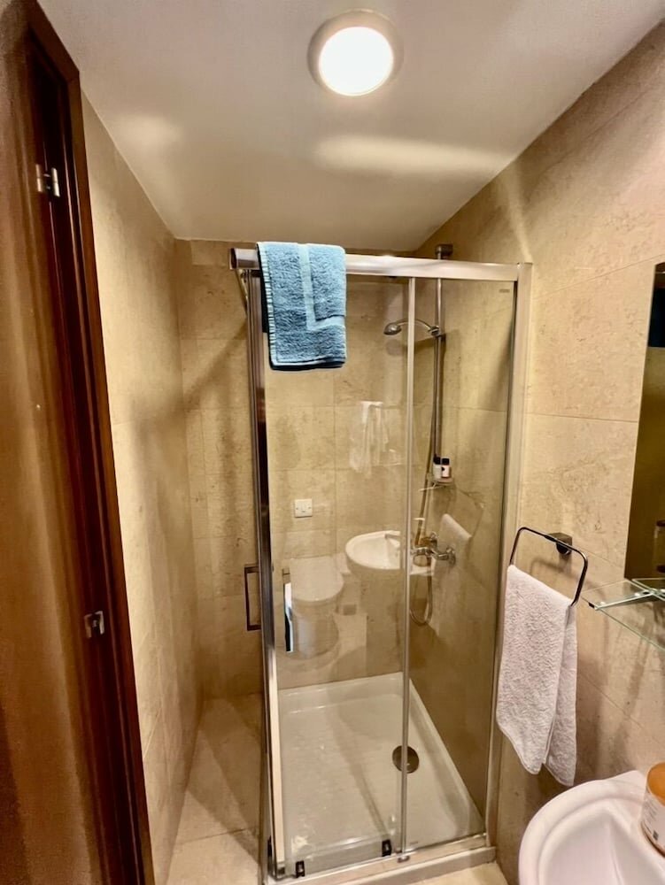 Luxury Apartment, 2 Bedrooms, Patio