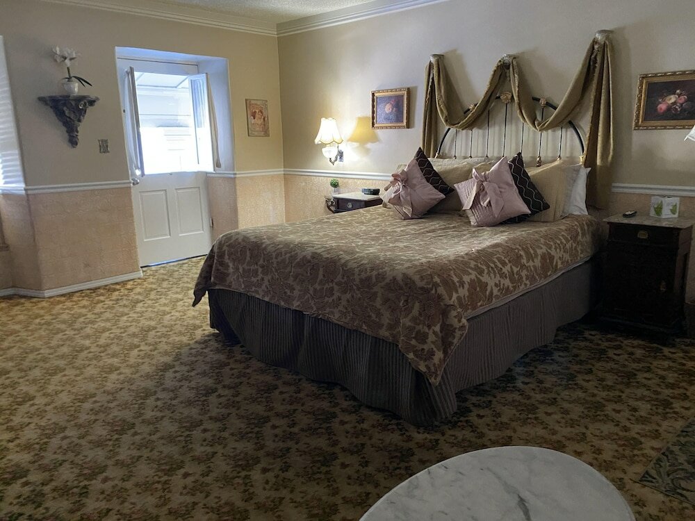 Super Deluxe King Suite