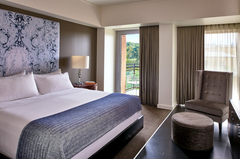 Deluxe Room, 1 King Bed, Balcony