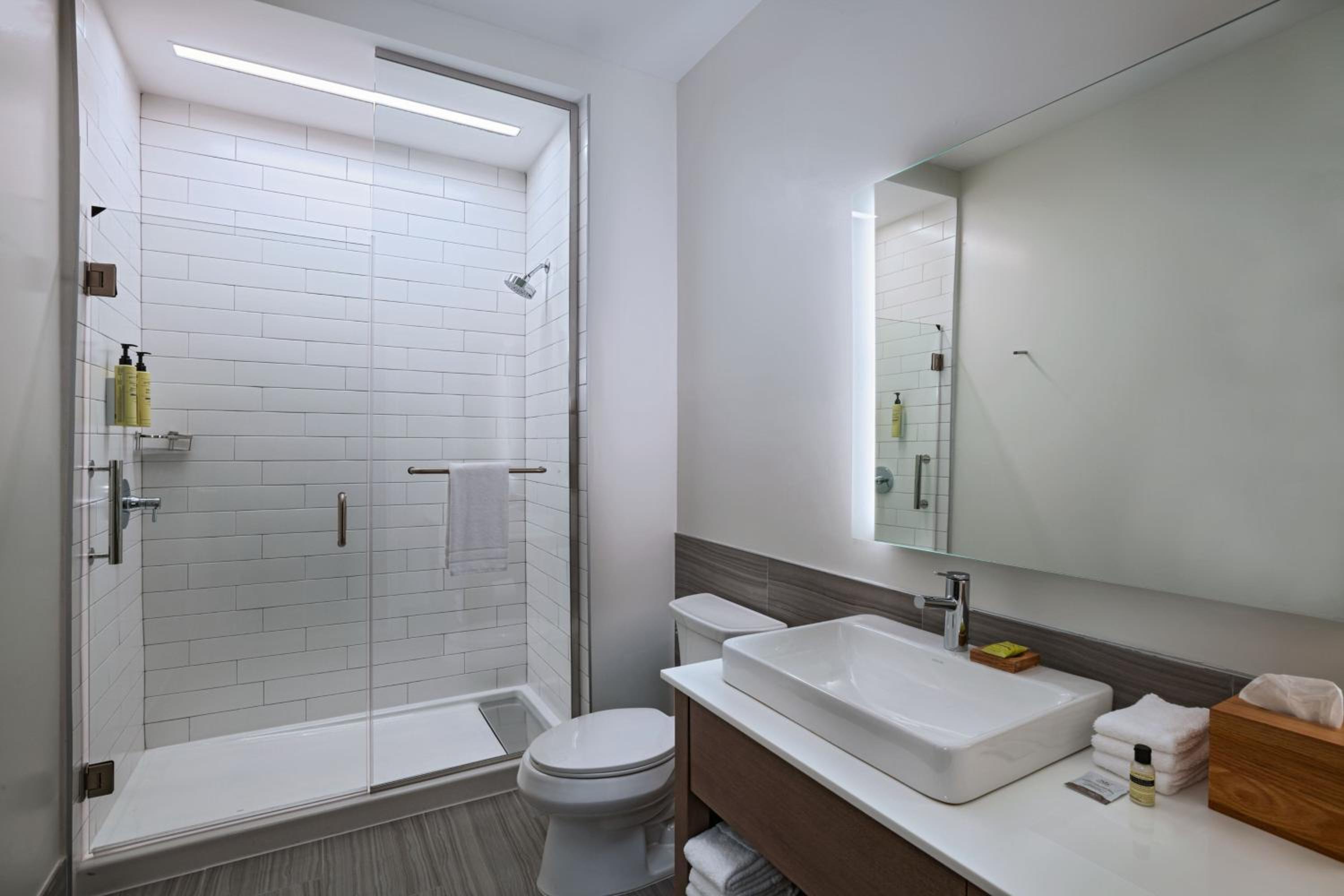 King Studio with Sofa Bed - Hearing Accessible