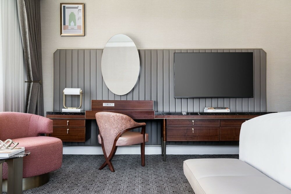Deluxe Room, 1 King Bed (Mobility/Hearing Access, Roll-In Shwr)