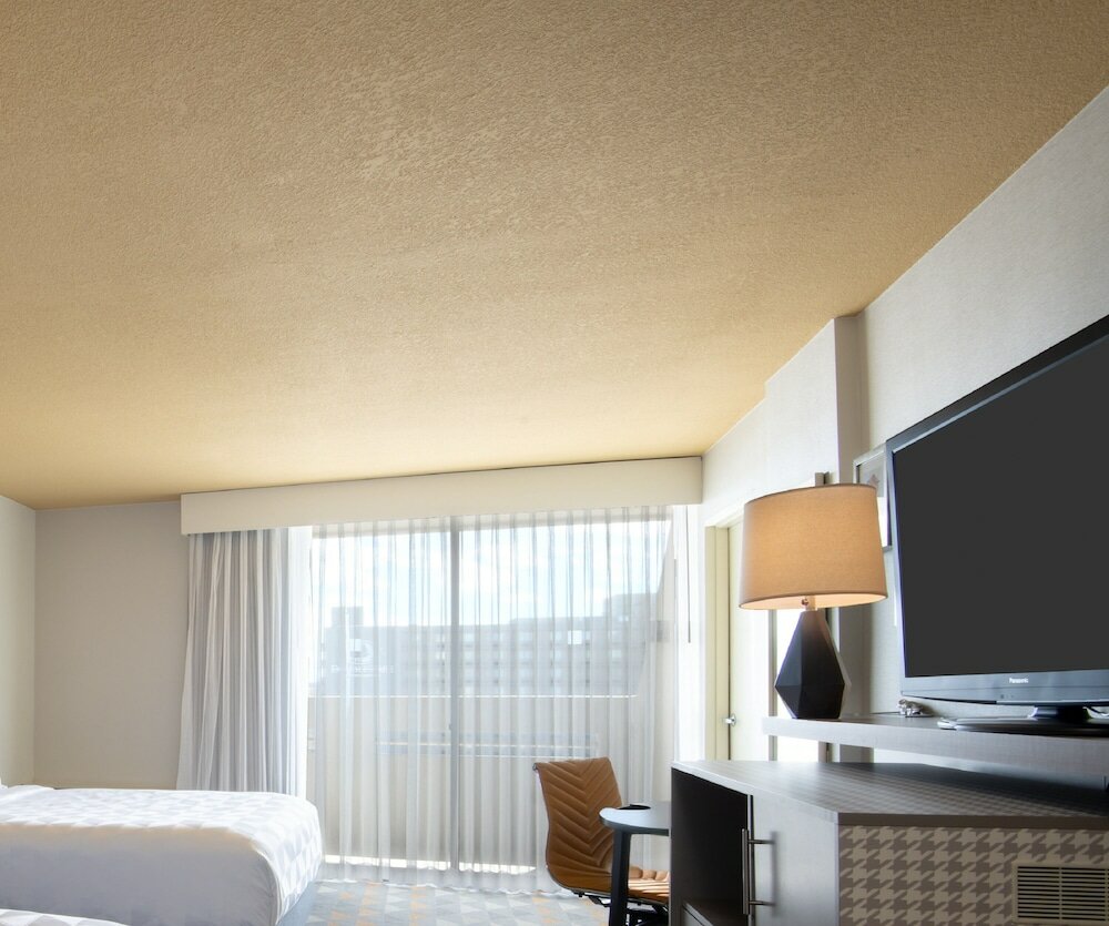 Suite, 2 Queen Beds, Balcony, Mountain View