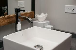 King Room with Bath Tub - Mobility Accessible