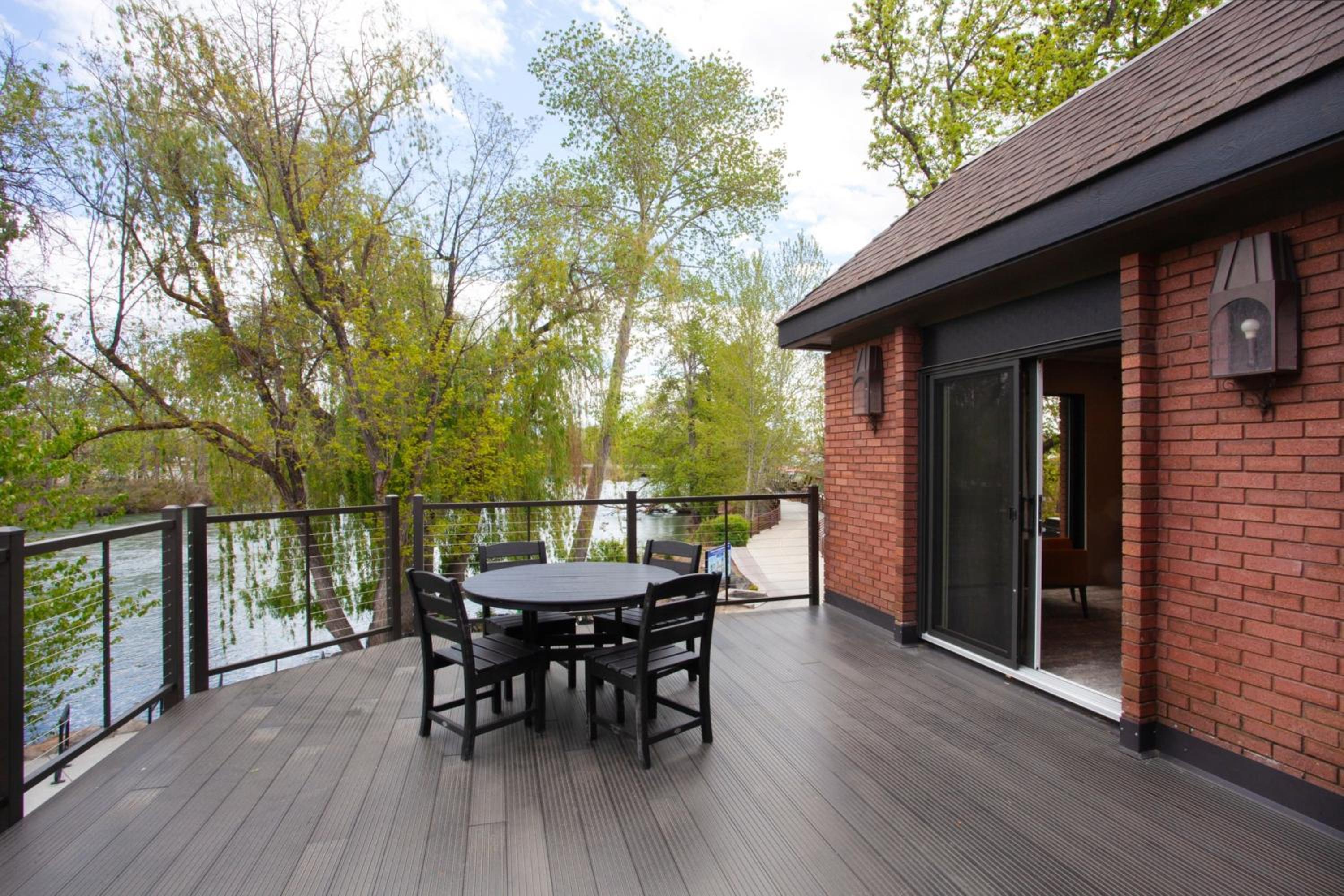 King Suite with Sofa Bed, Spa Bath, View and Living Room - Non-Smoking