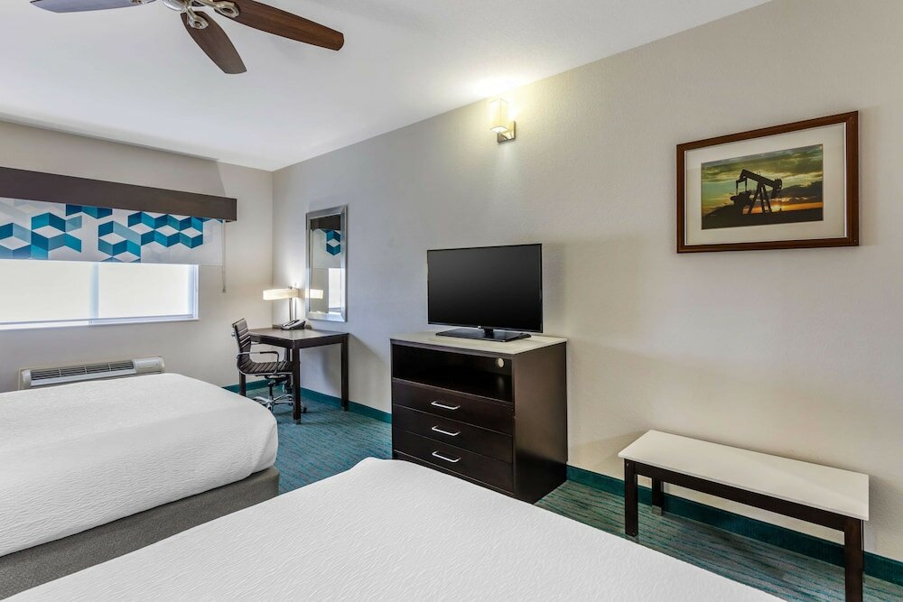 Standard Room, 2 Queen Beds, Accessible, Bathtub