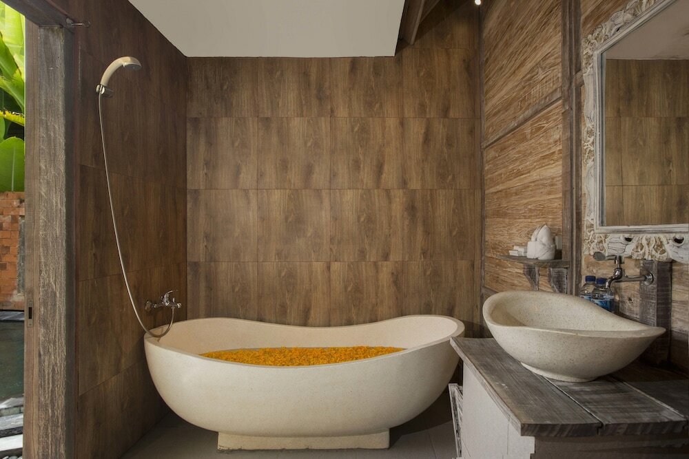 Superior Suite, 1 Queen Bed, Private Pool, Garden View