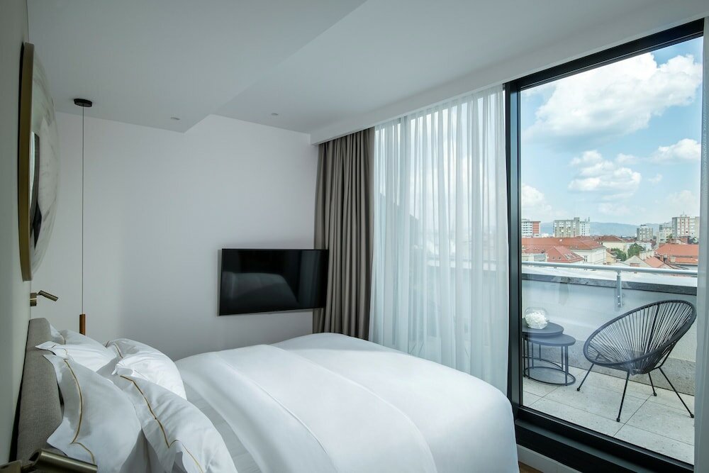 Signature Suite, Terrace, City View