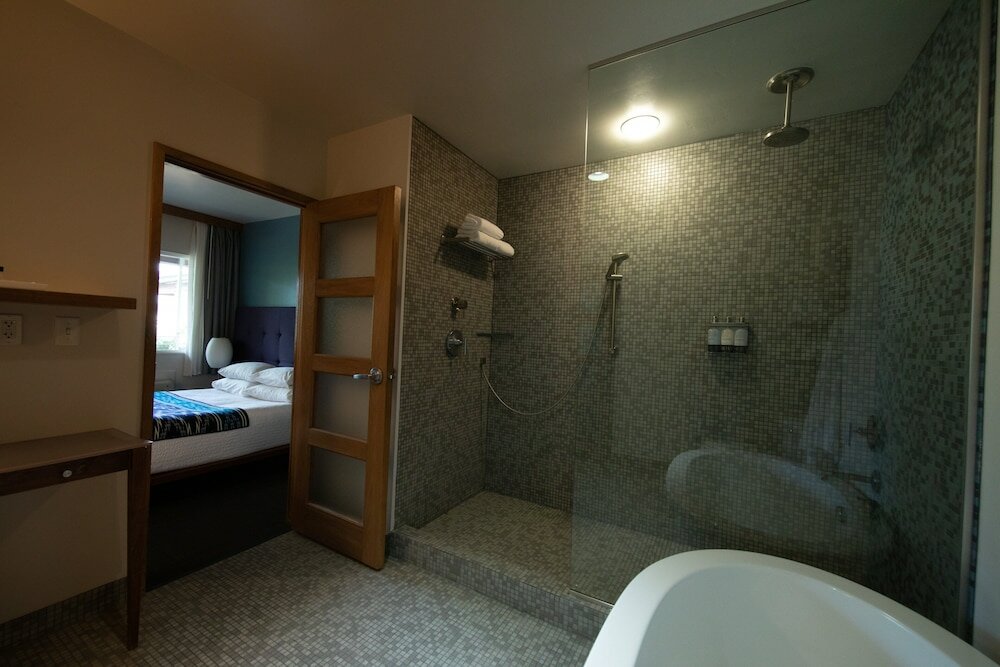 Design Suite, 1 Bedroom, Bathtub