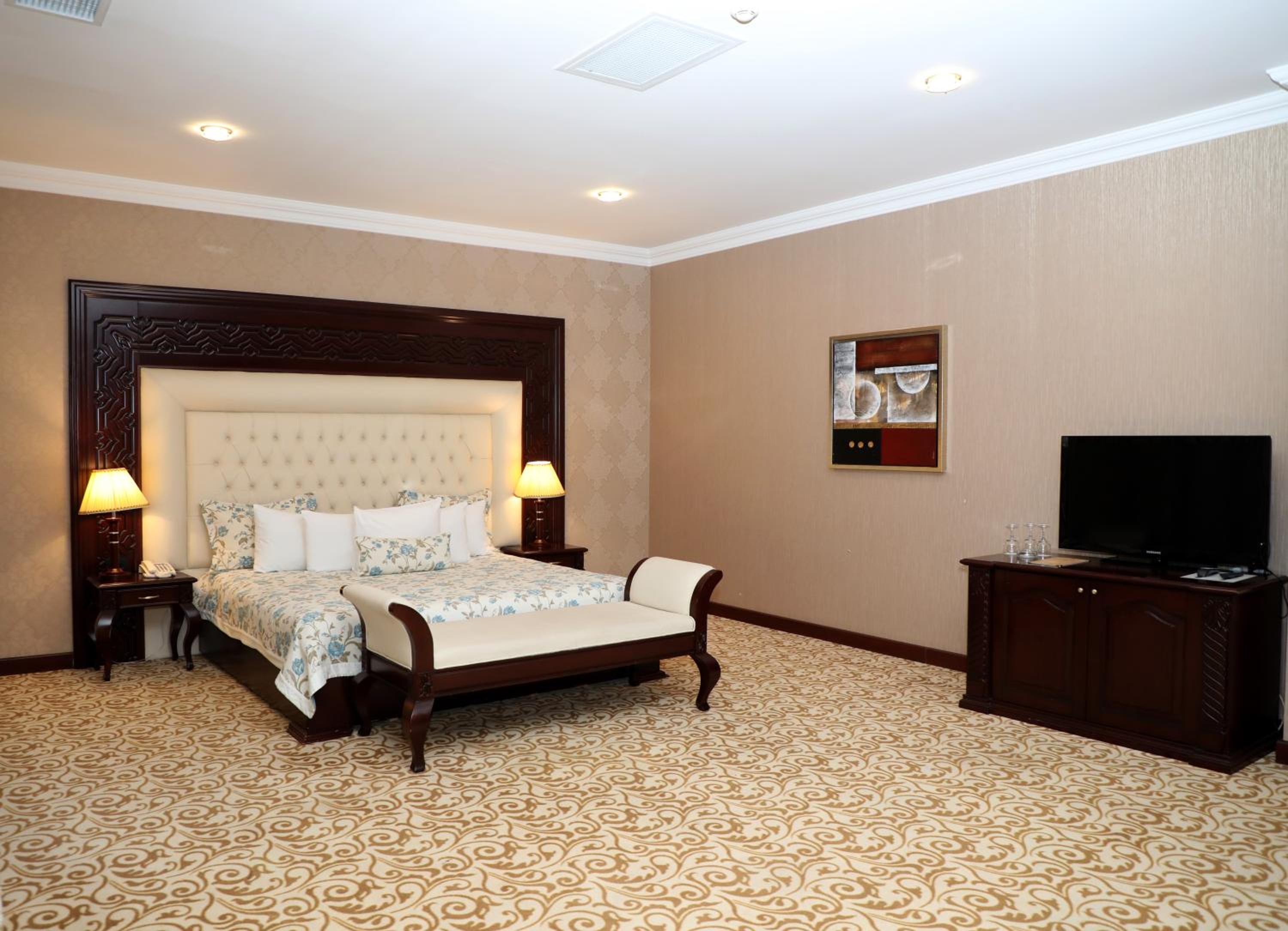 Deluxe King Suite