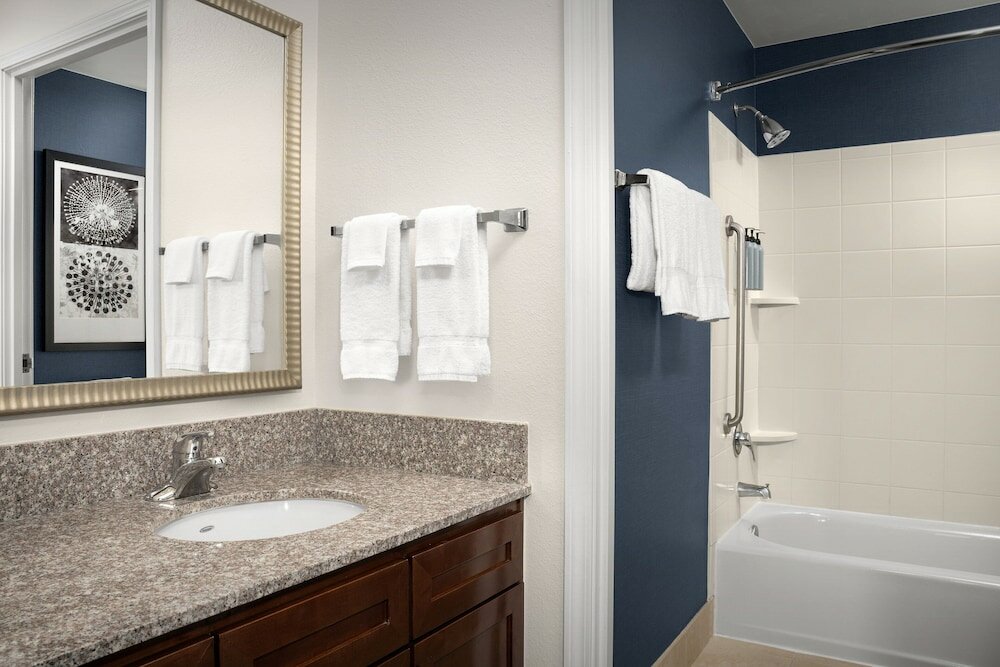 Room, 2 Bedrooms (Mobility/Hearing Access, Roll-in Shwr)
