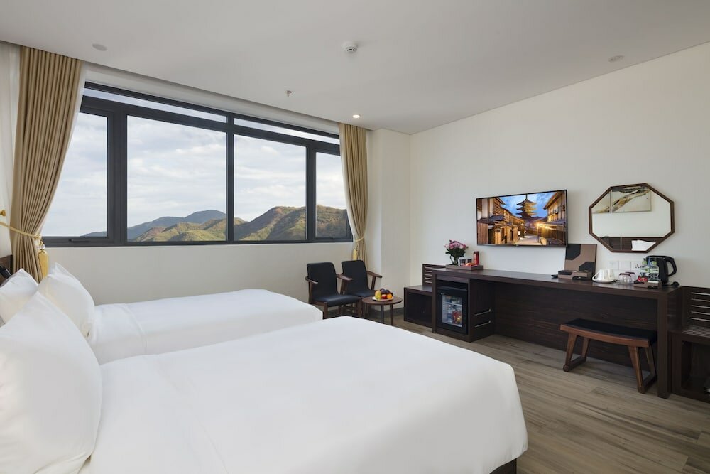 Grand Twin Room, City View