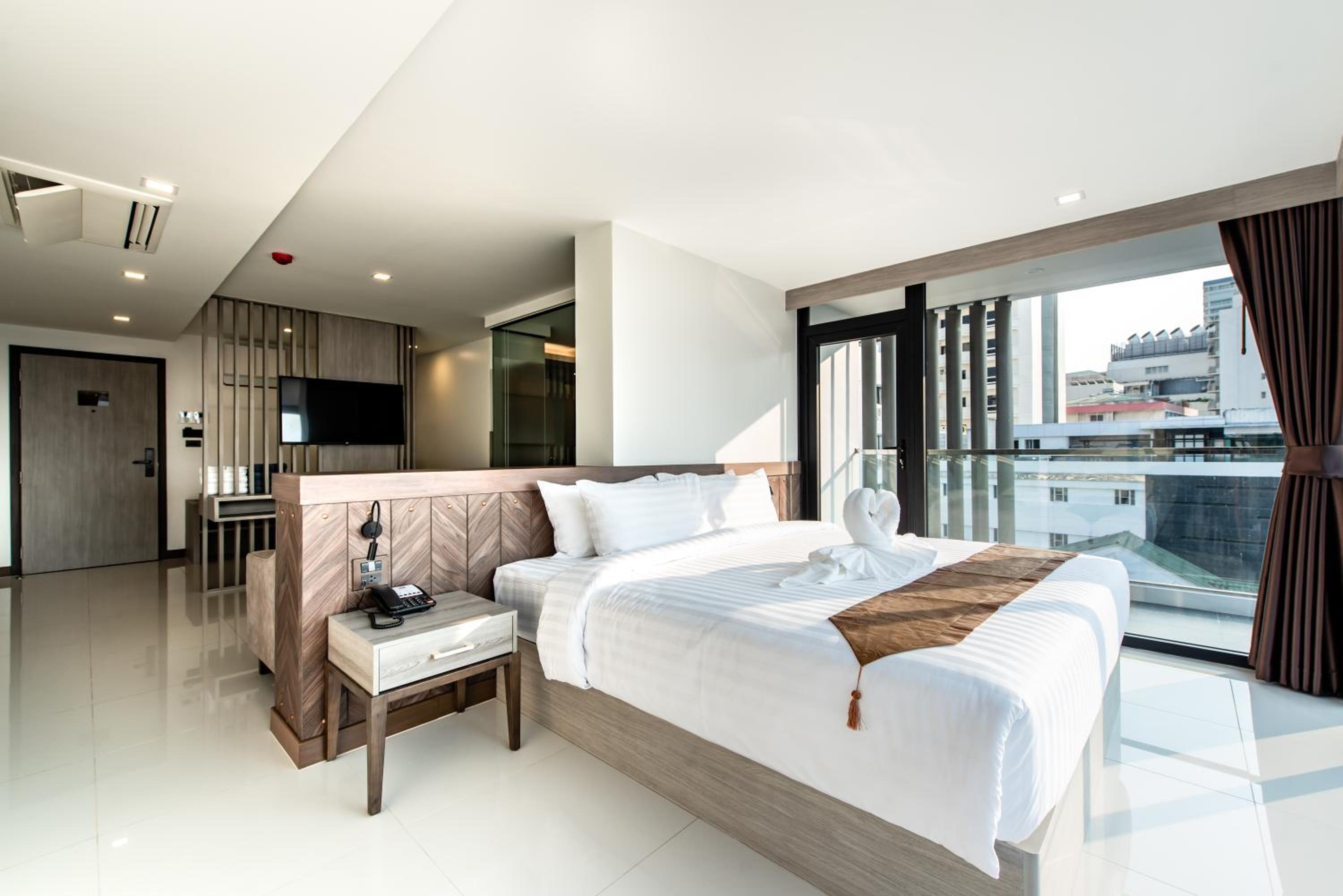 Queen Room with Garden View