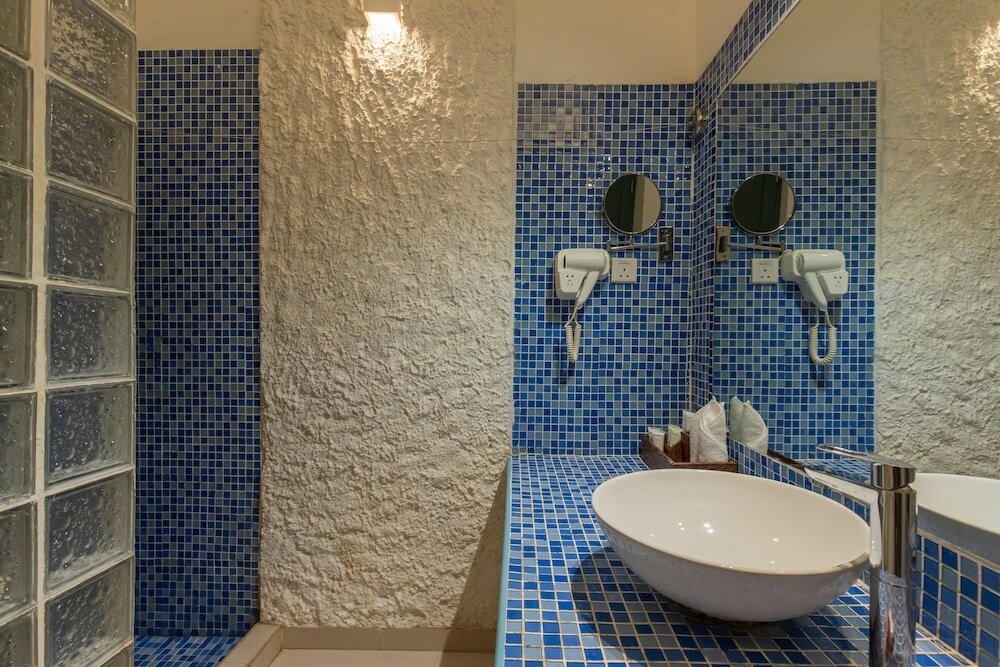 Deluxe Room, Pool View, Beachside