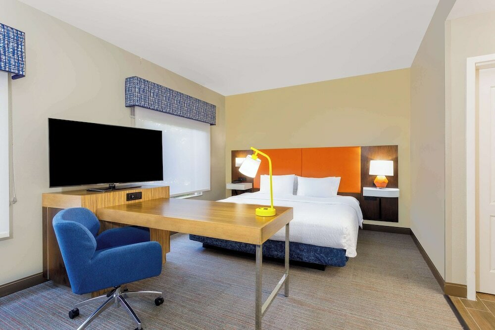 Studio, 1 King Bed, Hearing Accessible, Non-Smoking