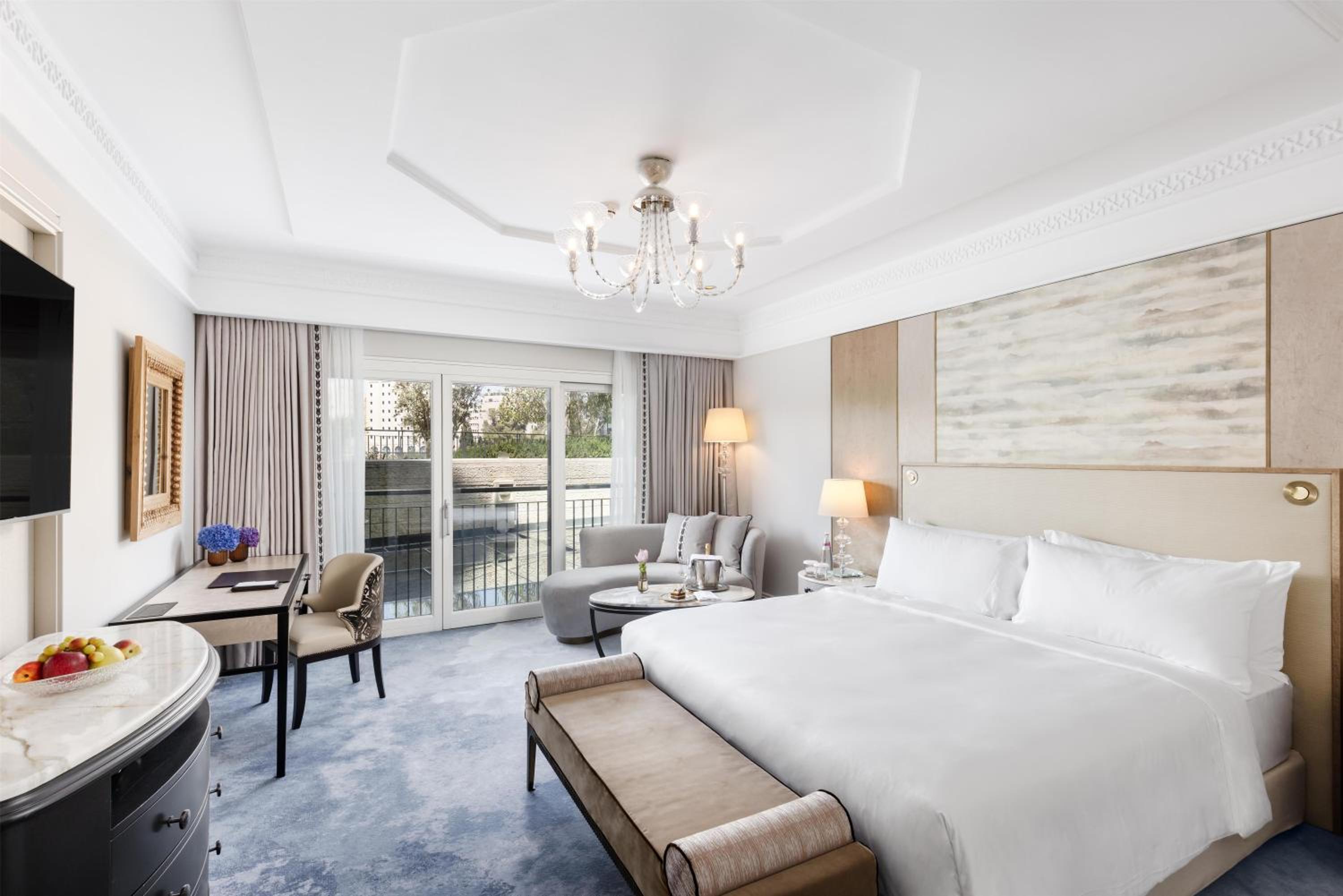 Premier Deluxe King Room