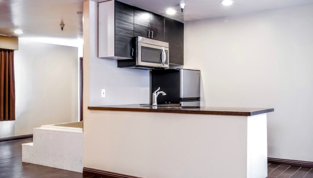 Romantic Loft, 1 King Bed, Jetted Tub